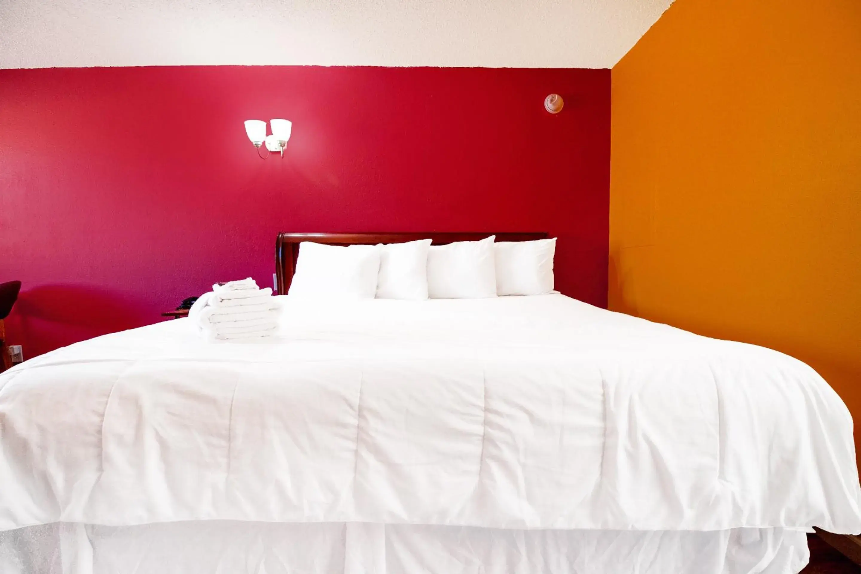 Bedroom, Bed in Crossroads Motel Seiling US 60 Bedroom, Bed in Crossroads Motel Seiling US 60