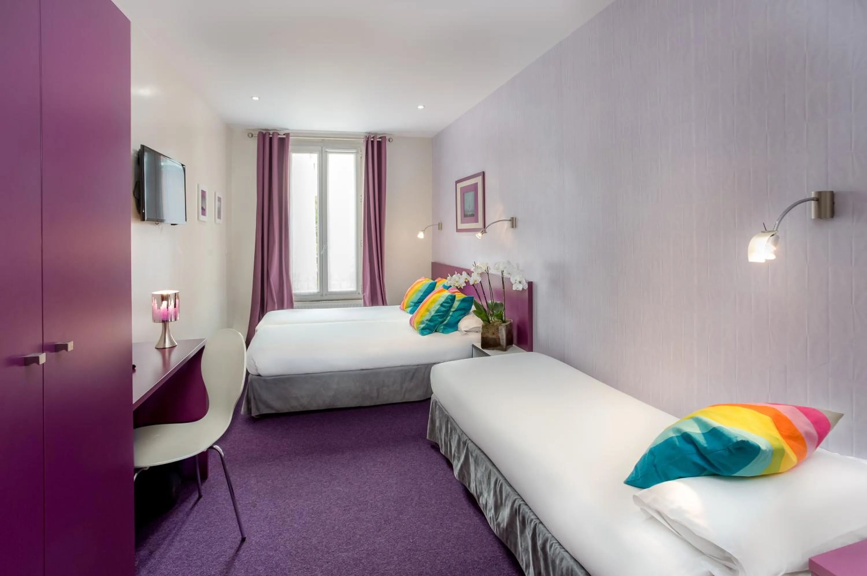 Bedroom, Bed in Porte de Versailles Hotel