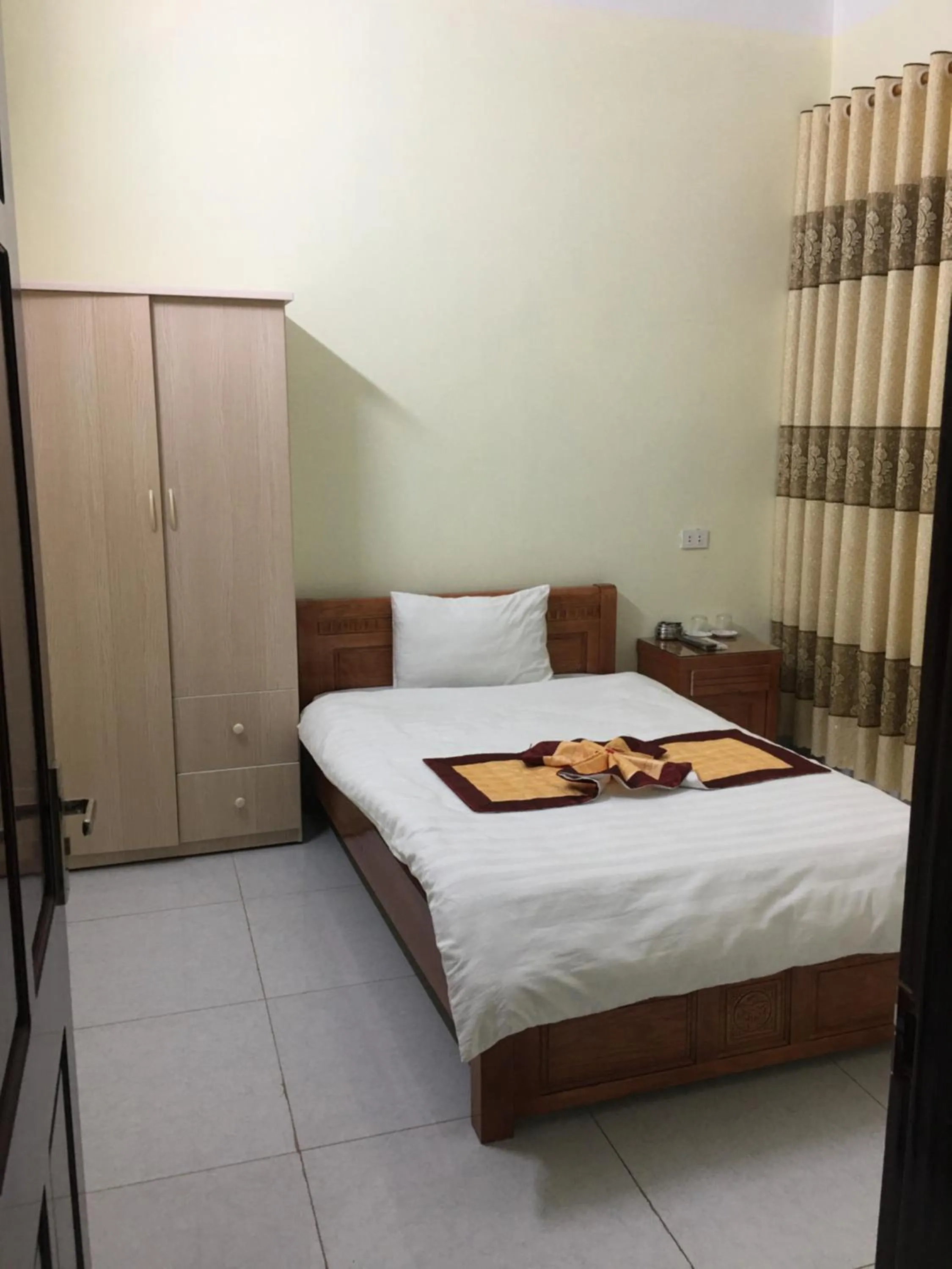 Bed in Duc Thang Guest House (Nhà Nghỉ Đức Thắng)