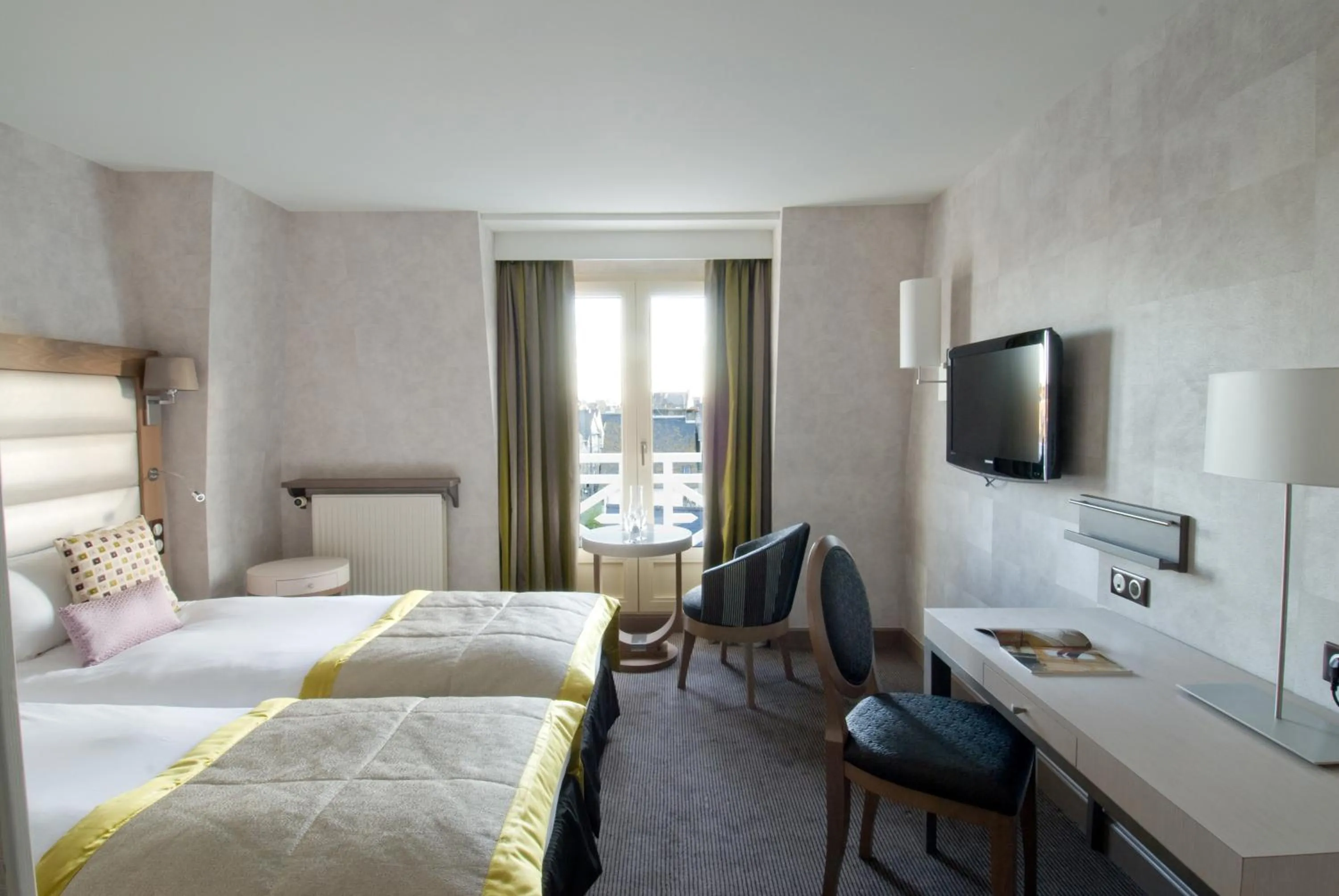 TV and multimedia, Bed in Grand Hôtel Des Thermes