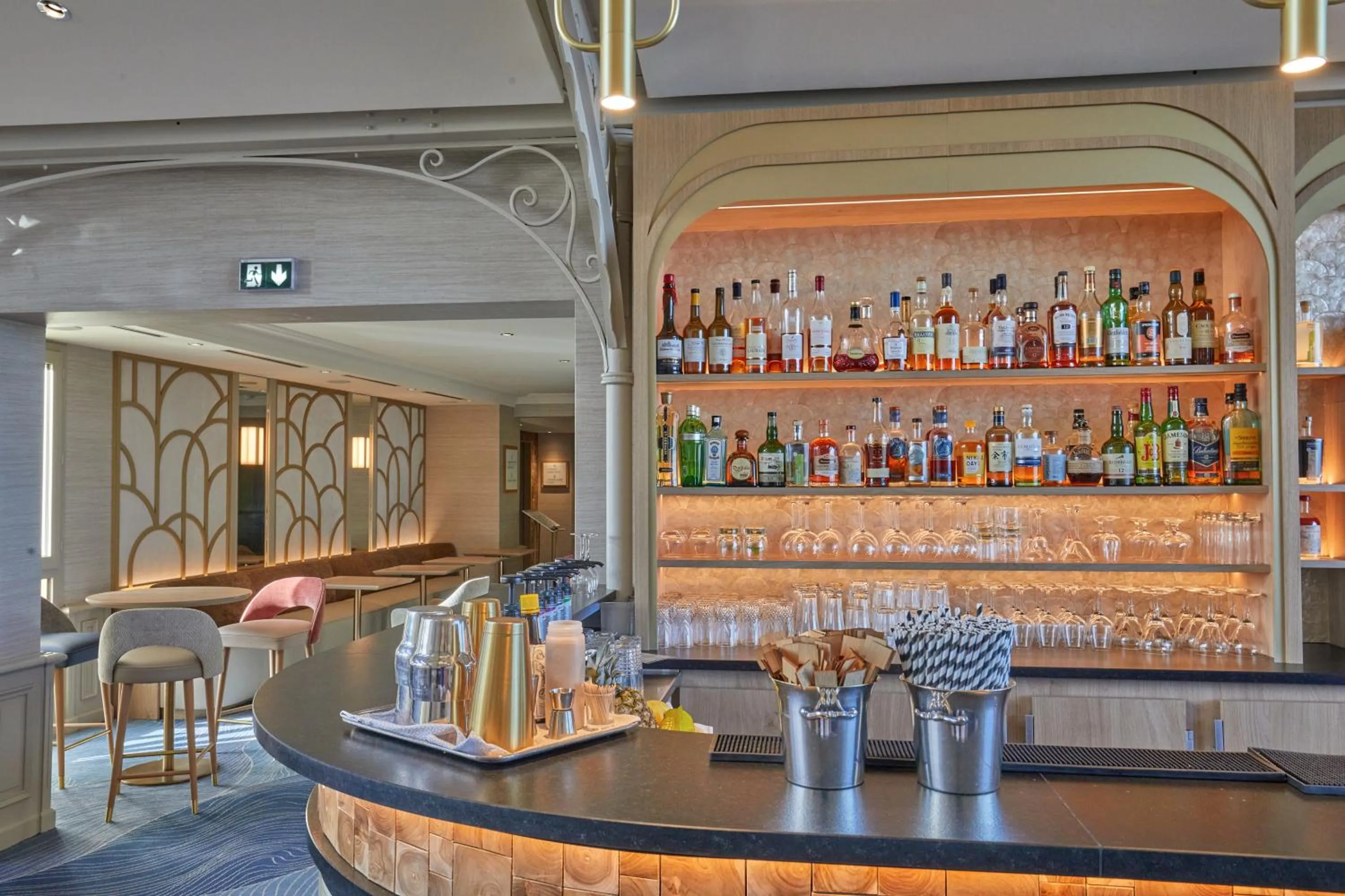 Lounge or bar in Grand Hôtel Des Thermes