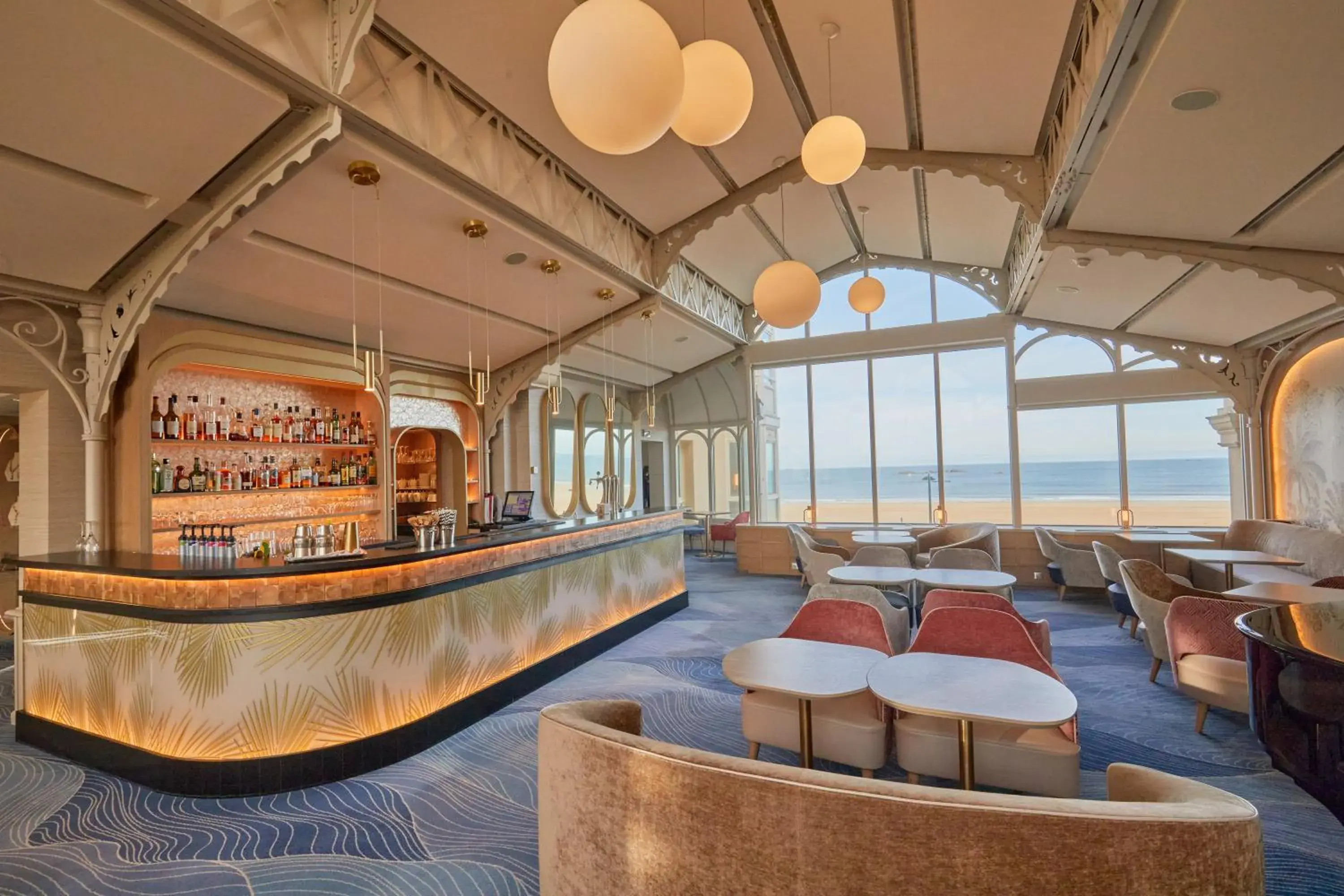 Lounge or bar in Grand Hôtel Des Thermes Lounge or bar in Grand Hôtel Des Thermes