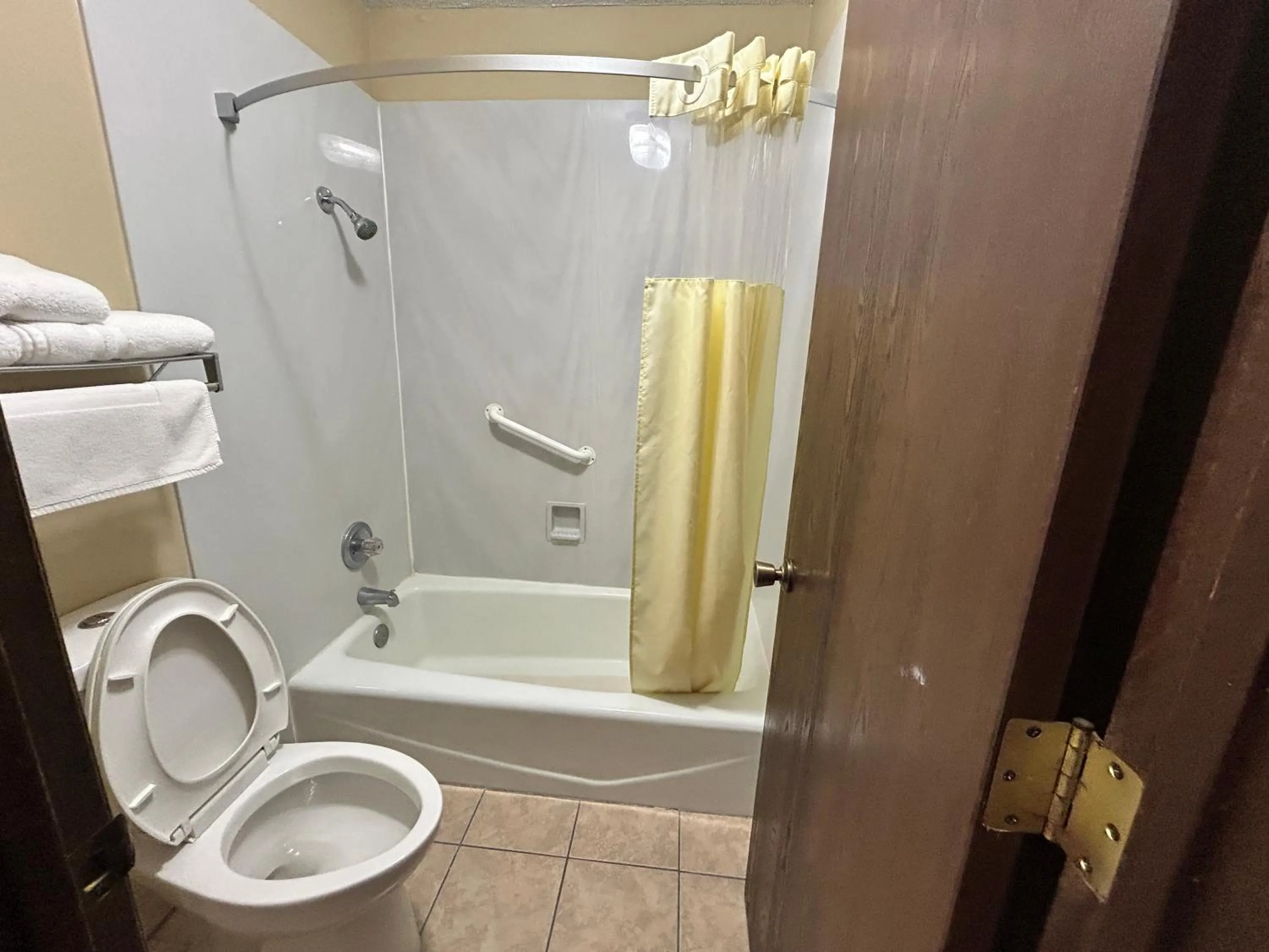 Bathroom in Relax Inn and Suite Adair I 80