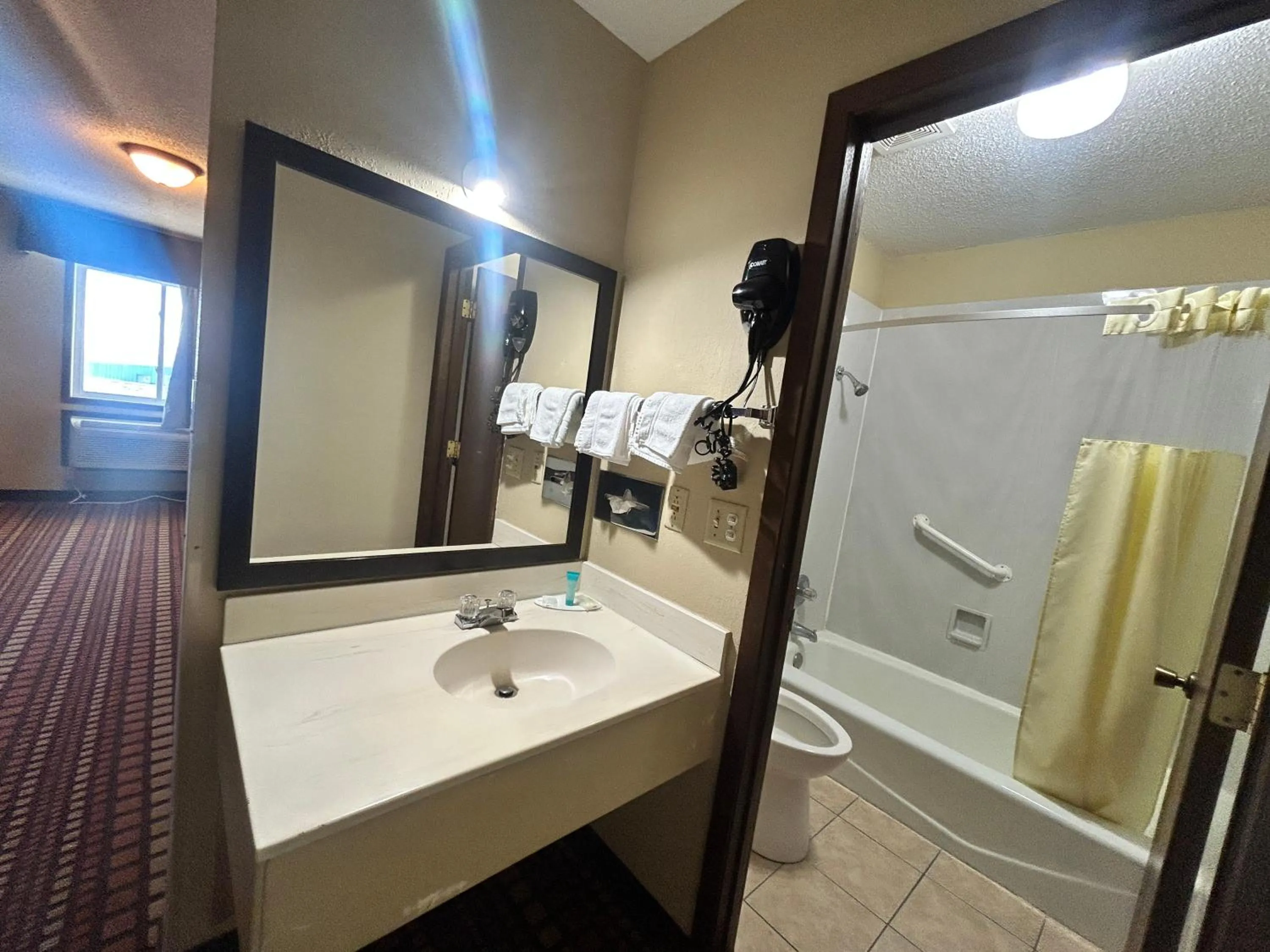 Bathroom in Relax Inn and Suite Adair I 80