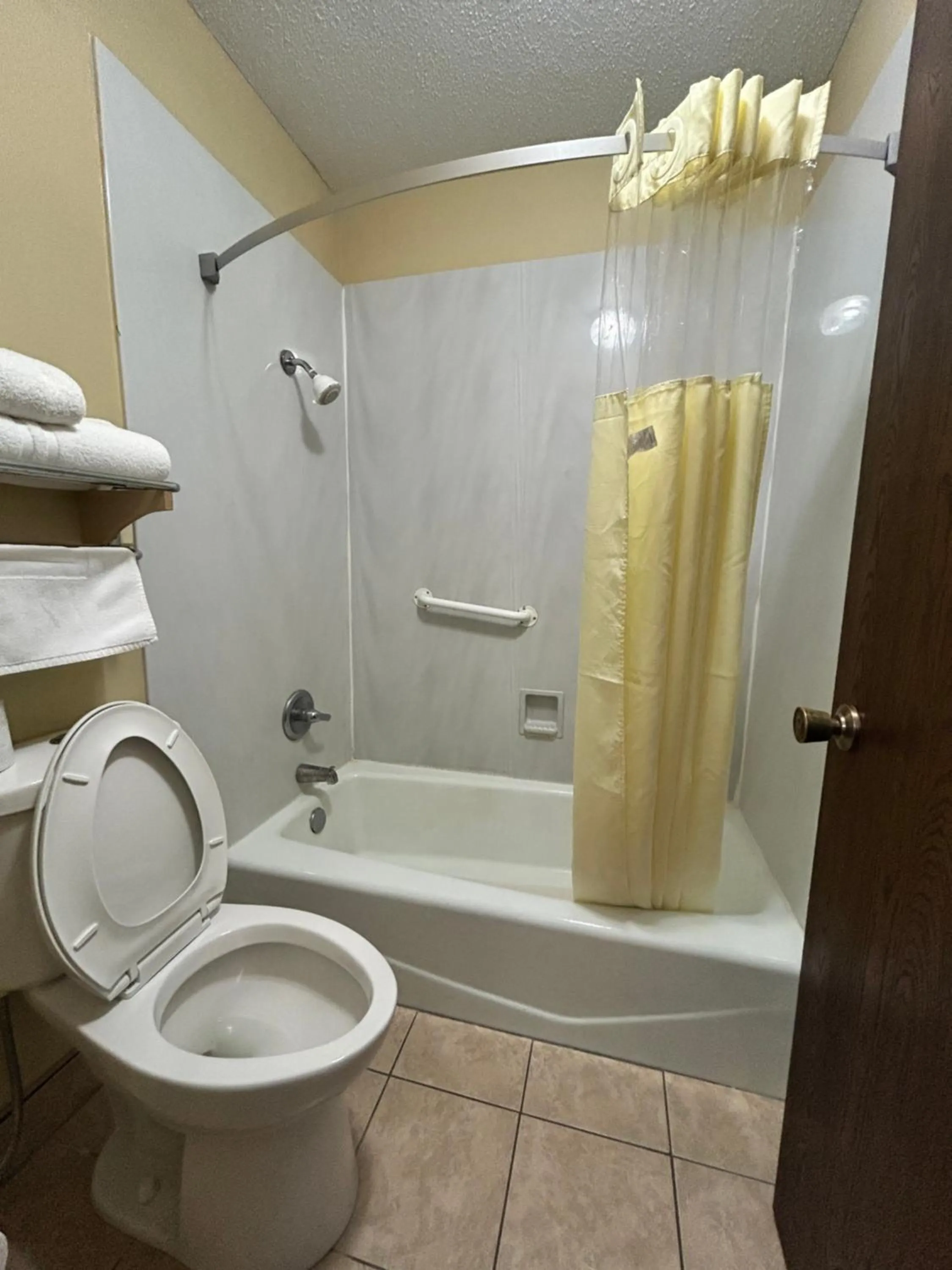 Bathroom in Relax Inn and Suite Adair I 80