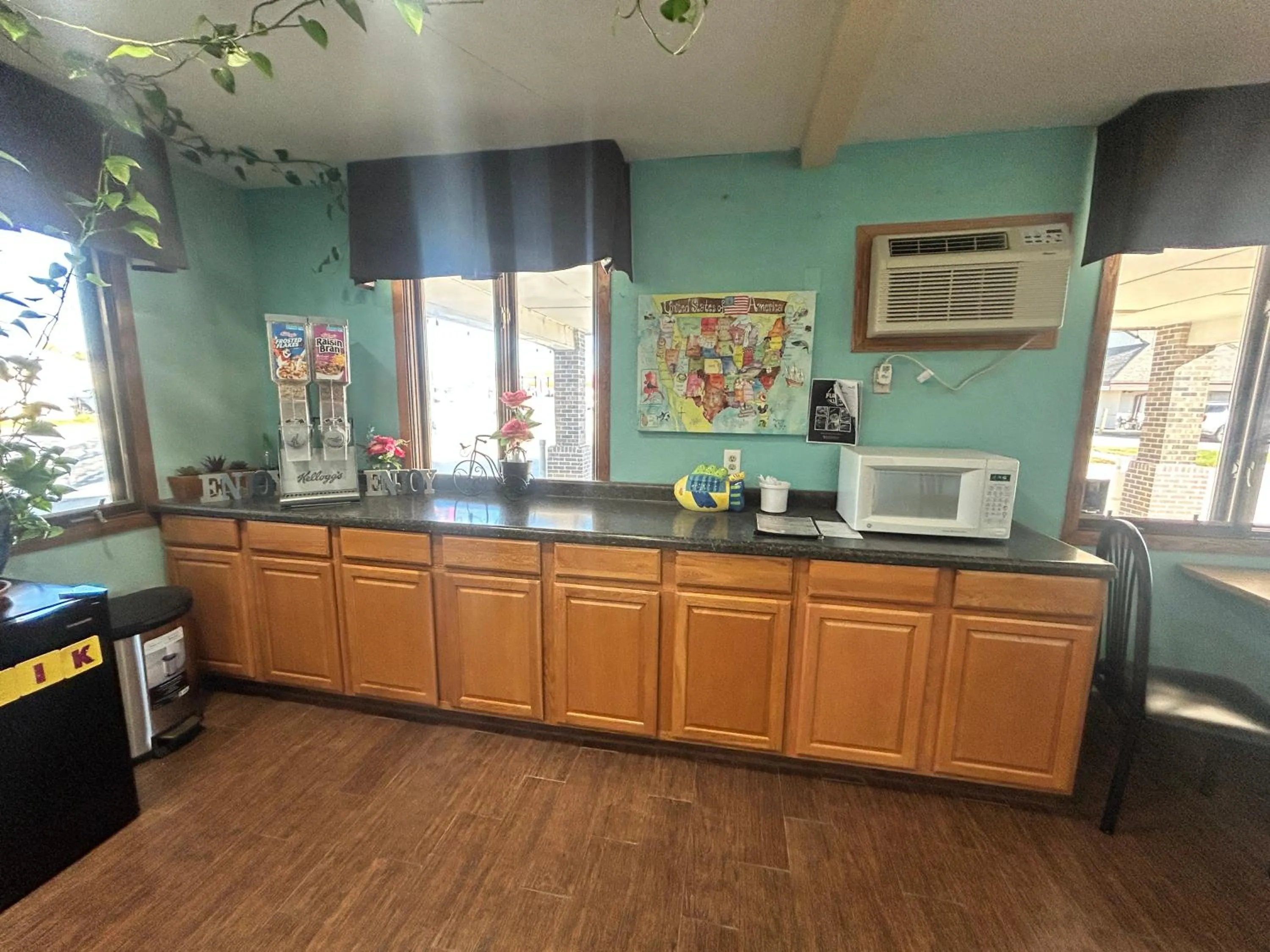 Breakfast in Relax Inn and Suite Adair I 80