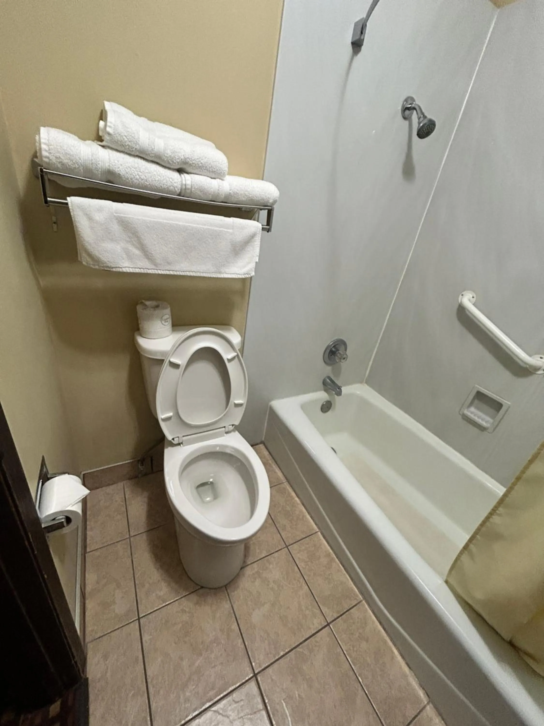 Bathroom in Relax Inn and Suite Adair I 80