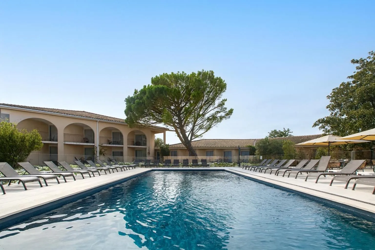 Golden Tulip Avignon Le Paradou