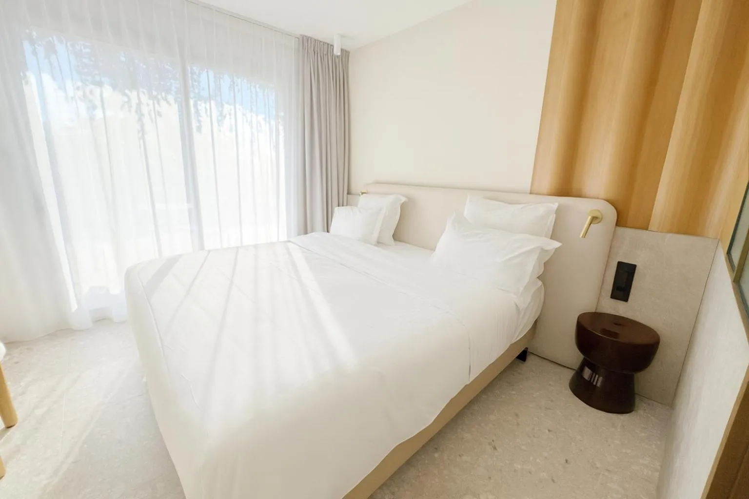 Bed in Golden Tulip Avignon Le Paradou