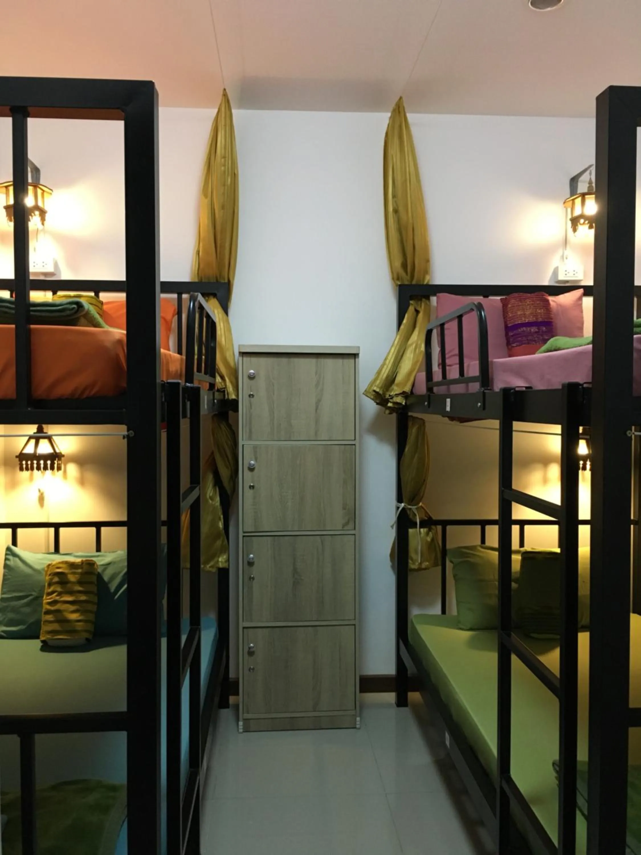 Single Bed in 4-Bed Dormitory Room in Mae-Sa-Riang Home