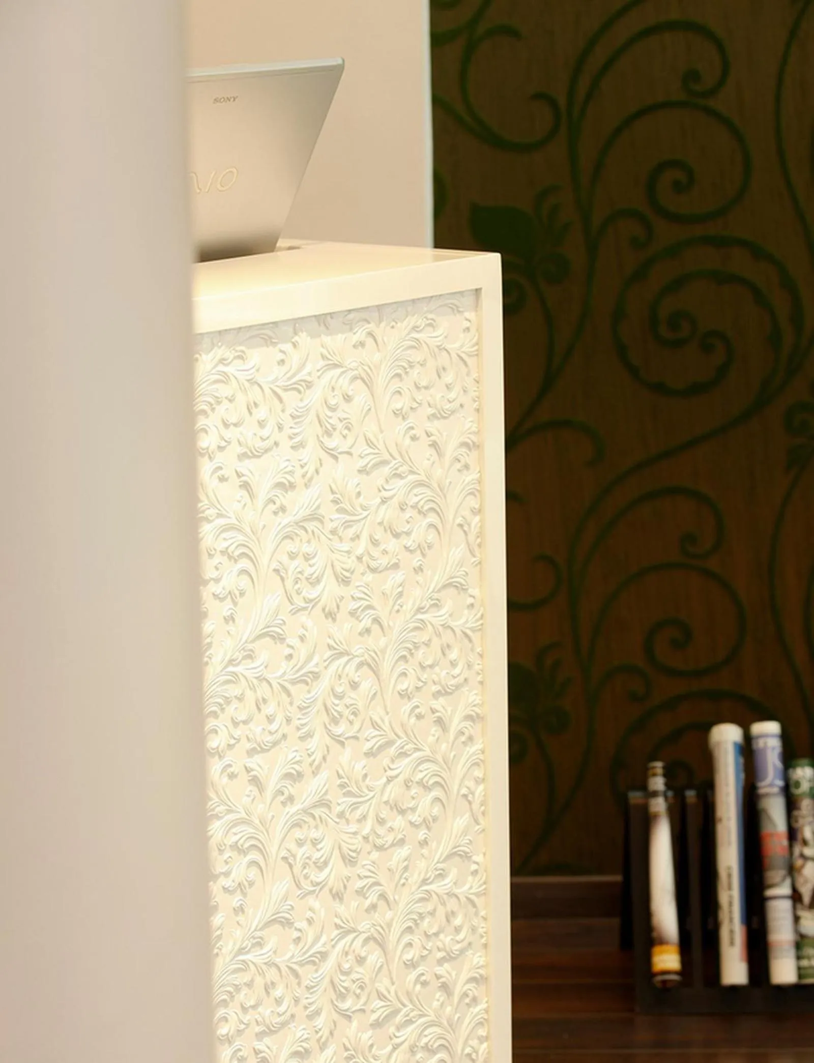 Decorative detail in Le Quartier Bercy-Square