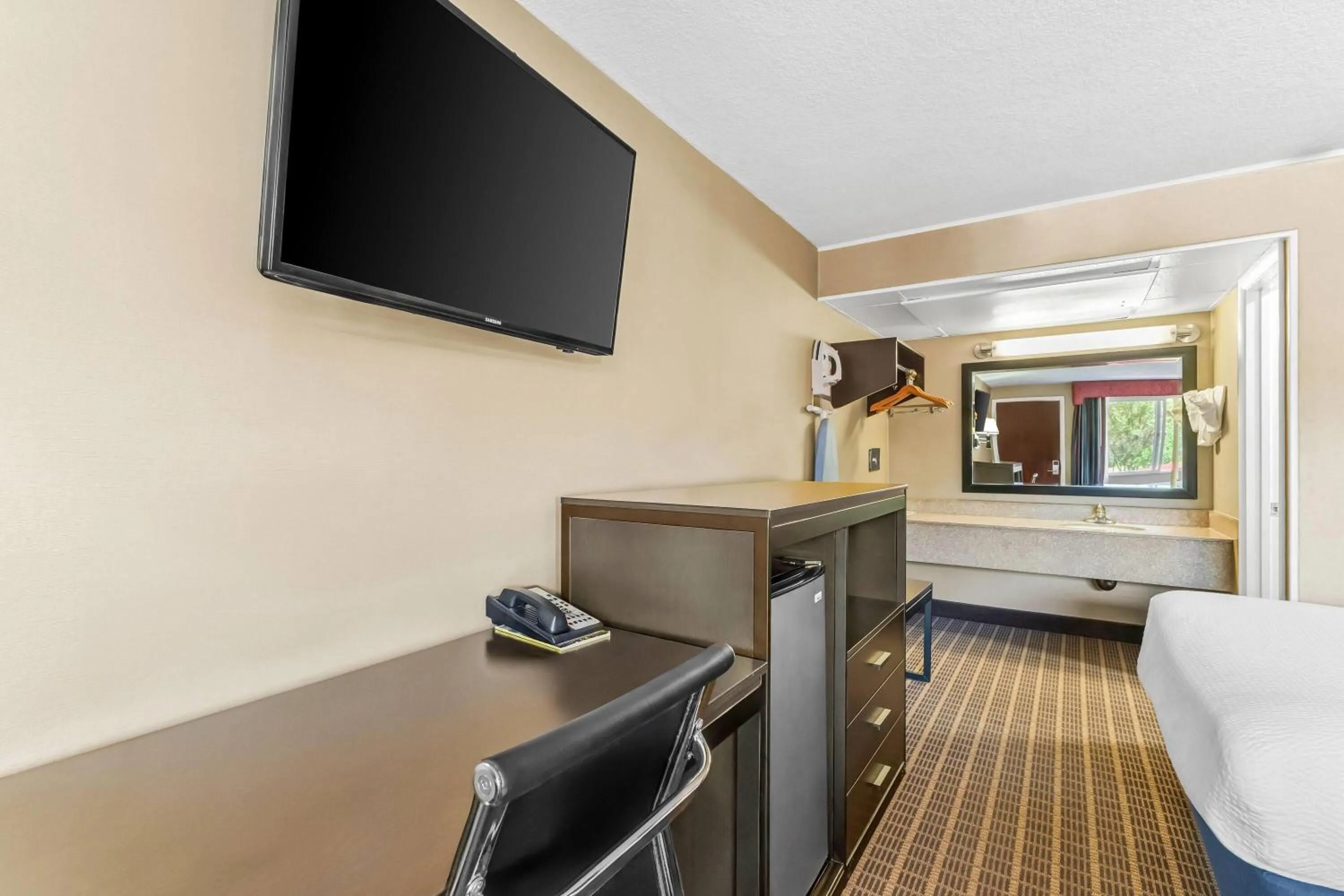 Bed in Days Inn by Wyndham Elko