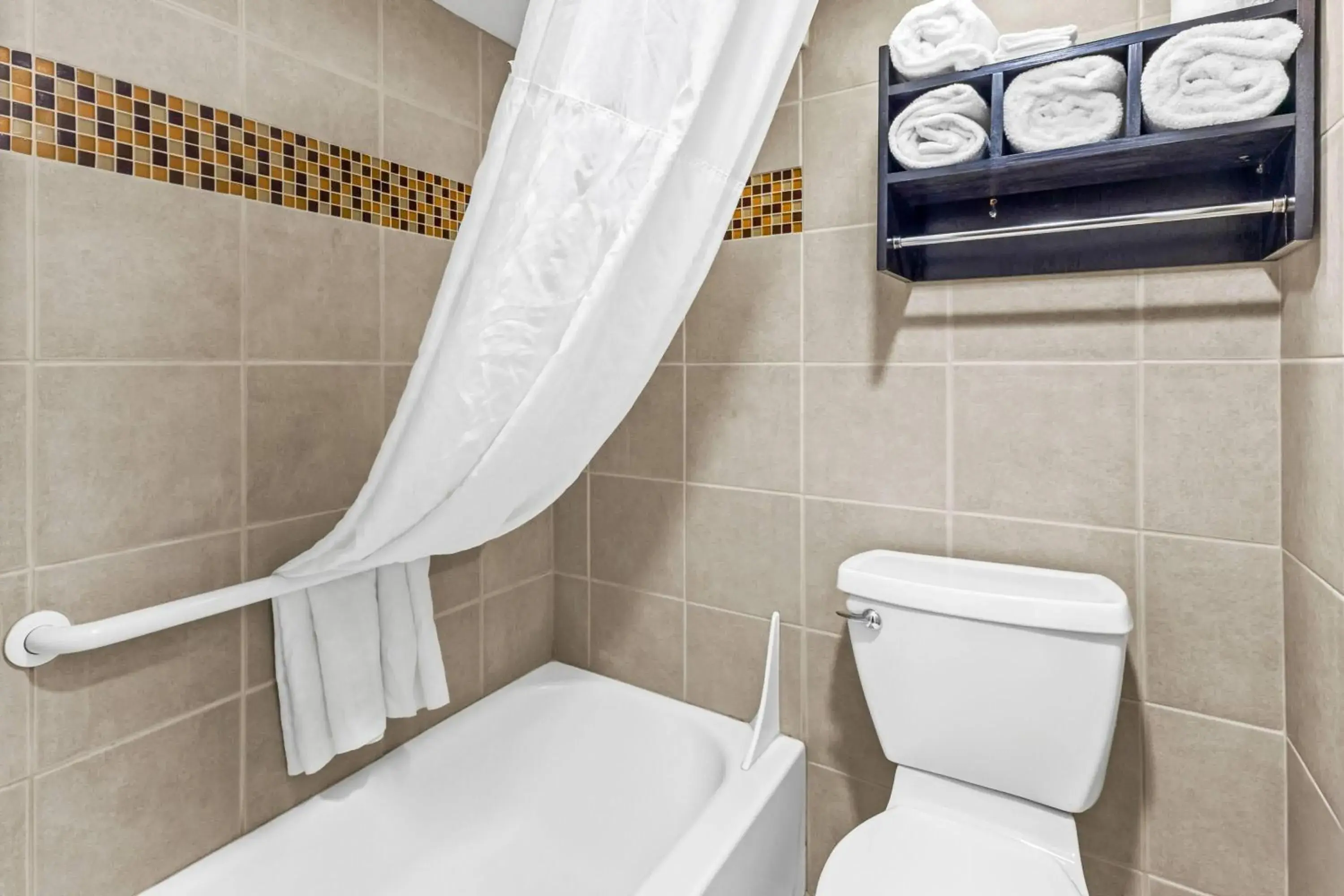 Double Room with Three Double Beds ( 2 Adults) in Days Inn by Wyndham Elko Double Room with Three Double Beds ( 2 Adults) in Days Inn by Wyndham Elko