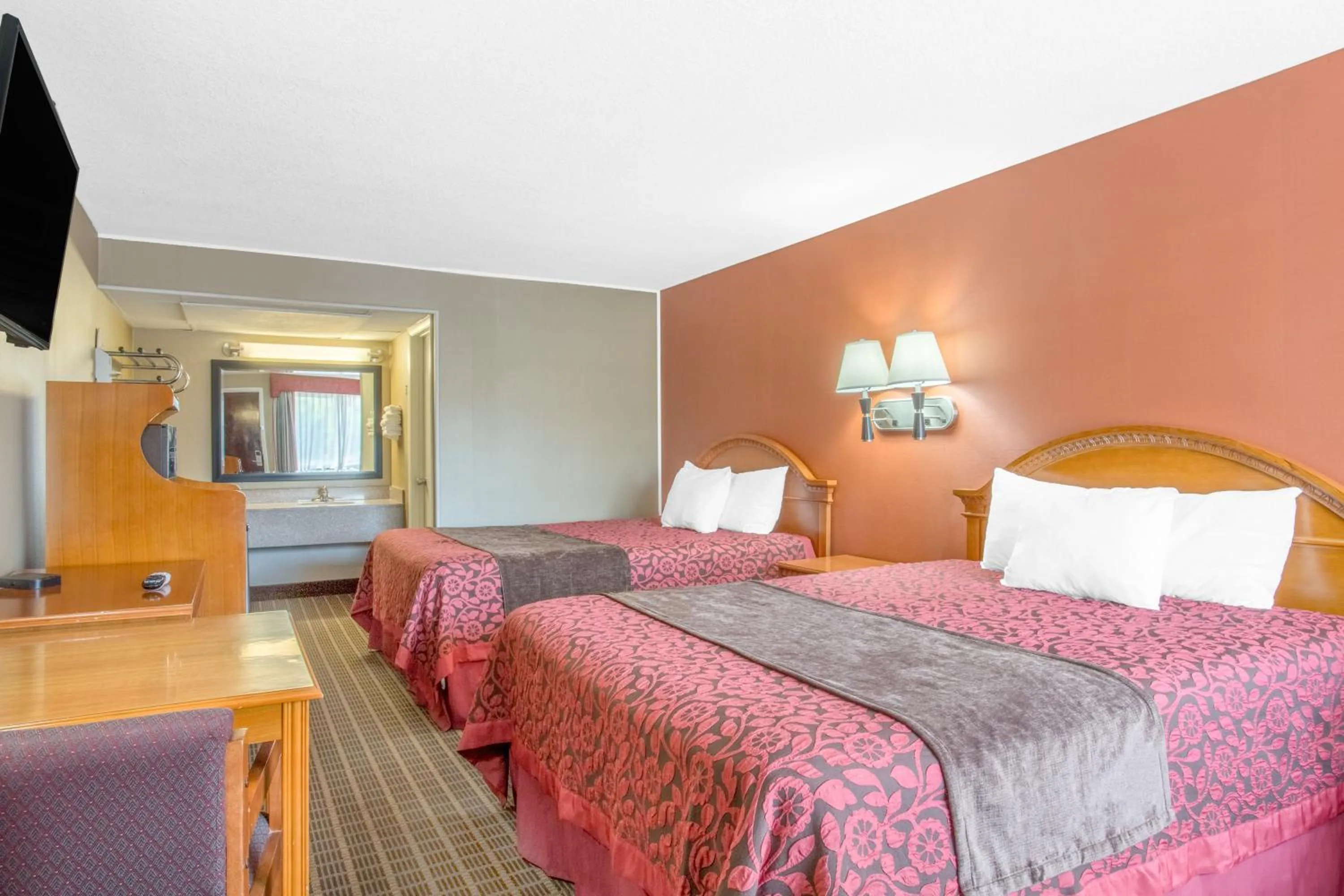 Bedroom, Bed in Days Inn by Wyndham Elko