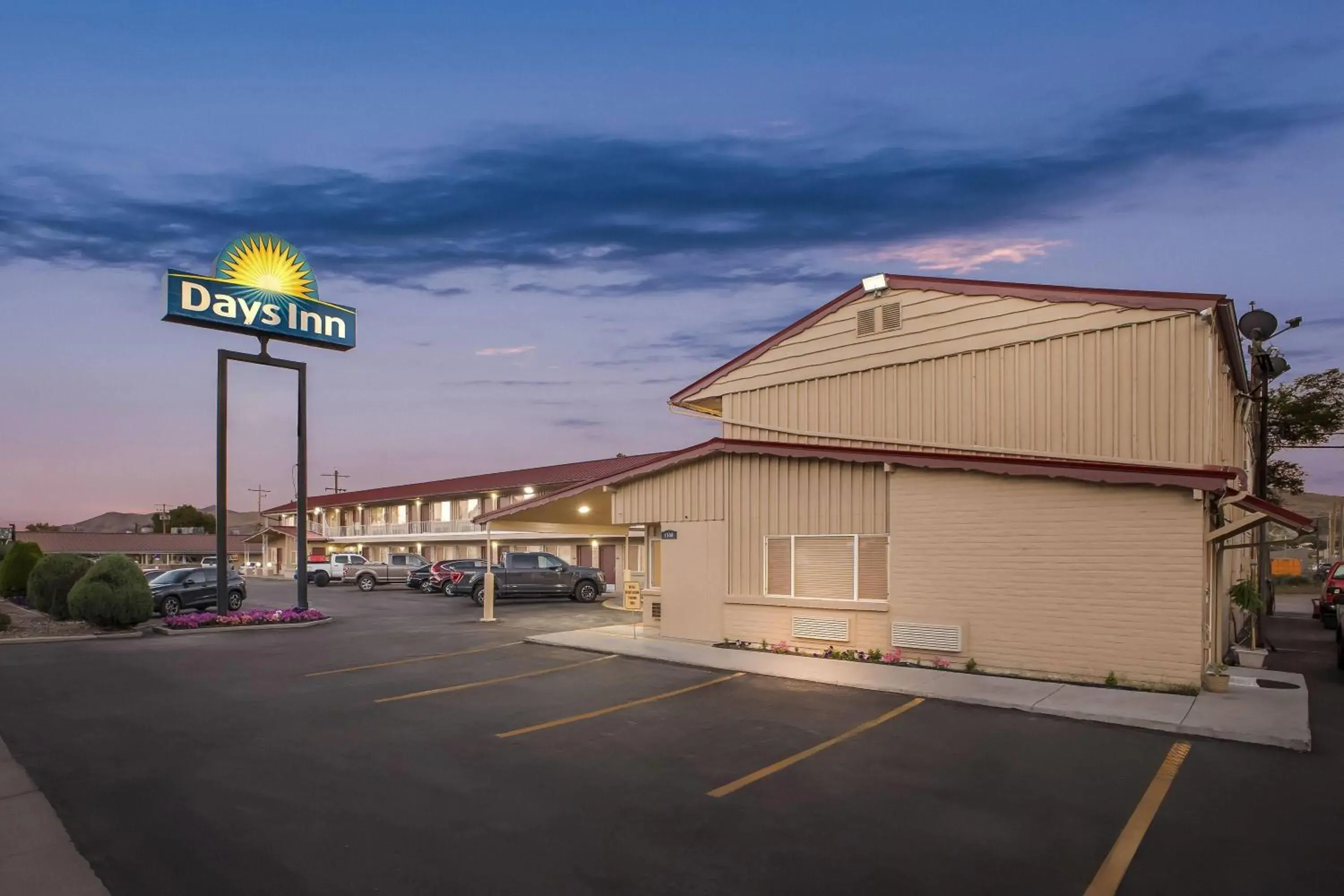 Property building in Days Inn by Wyndham Elko Property building in Days Inn by Wyndham Elko