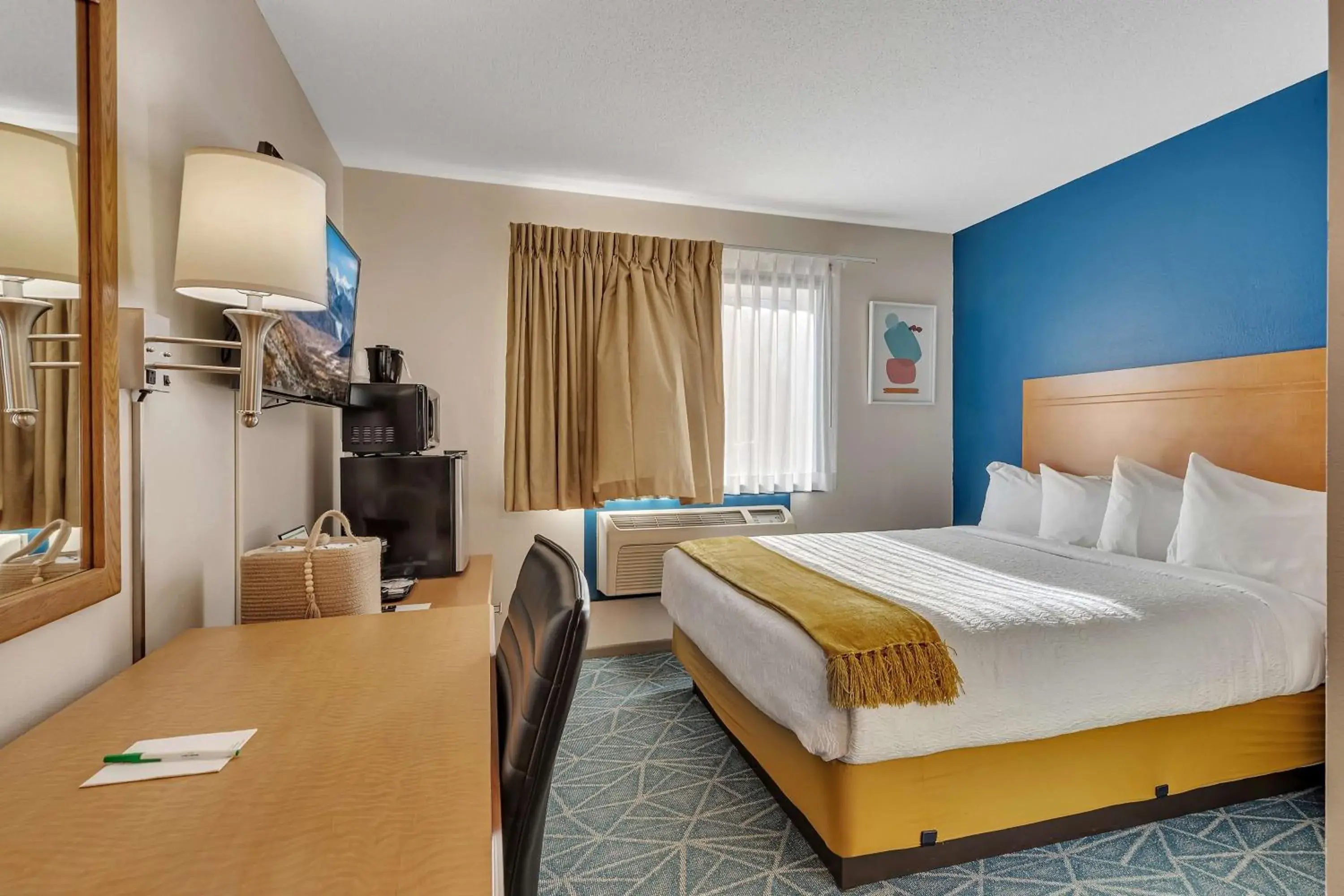 Queen Room - Non-Smoking in SureStay Hotel by Best Western Spicer Queen Room - Non-Smoking in SureStay Hotel by Best Western Spicer