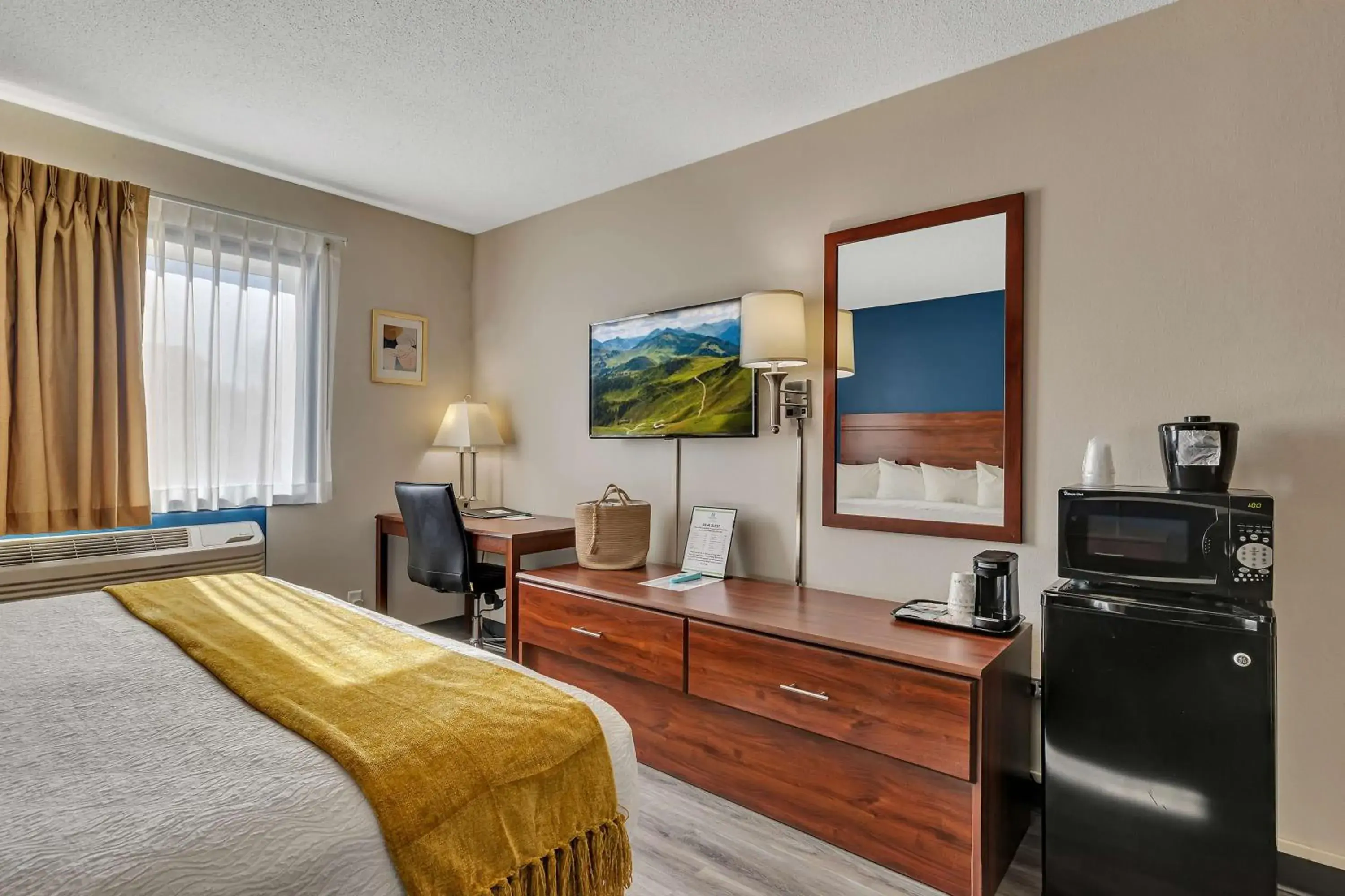 King Room with Bath Tub - Non-Smoking in SureStay Hotel by Best Western Spicer King Room with Bath Tub - Non-Smoking in SureStay Hotel by Best Western Spicer