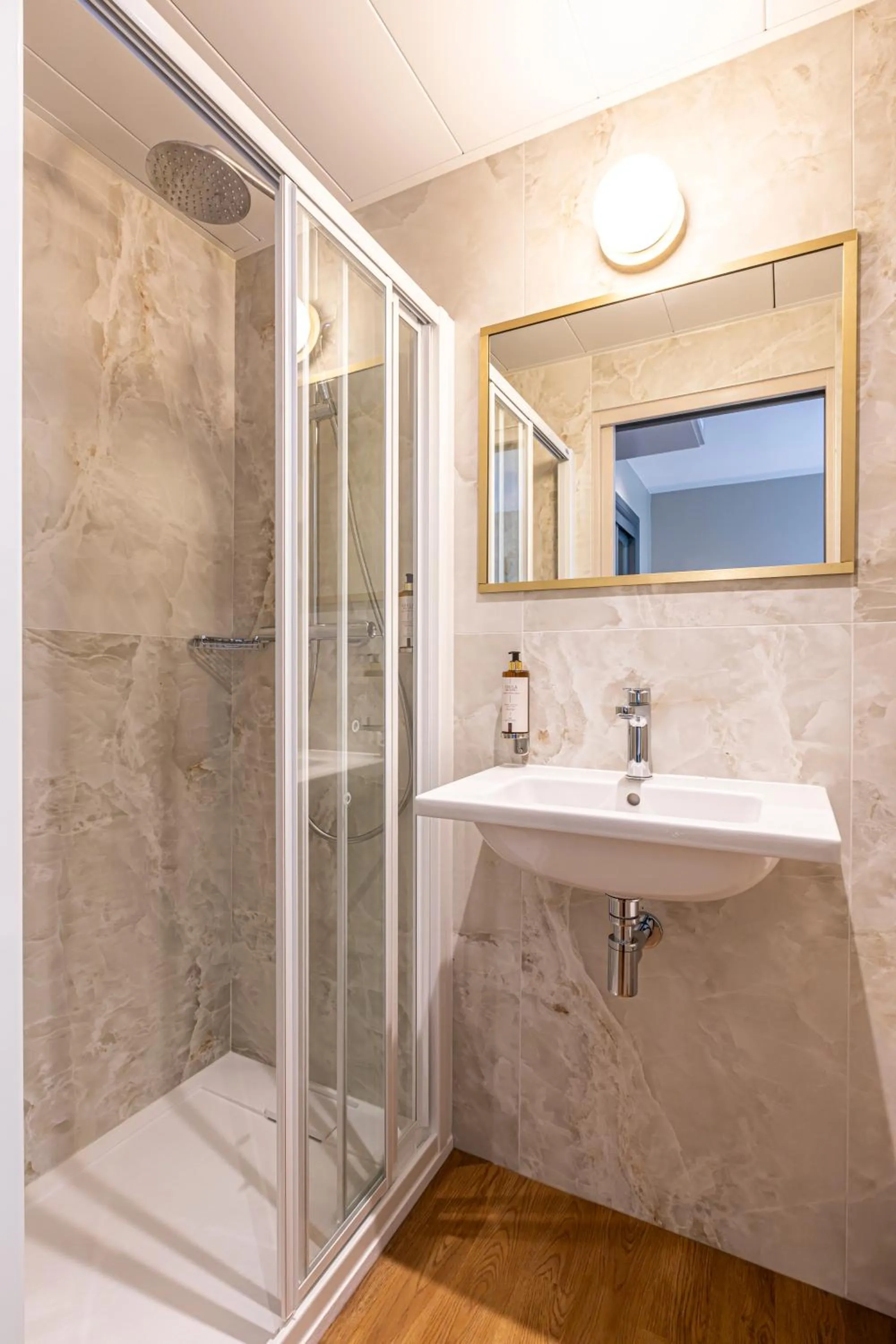 Bathroom in Hôtel Montcalm