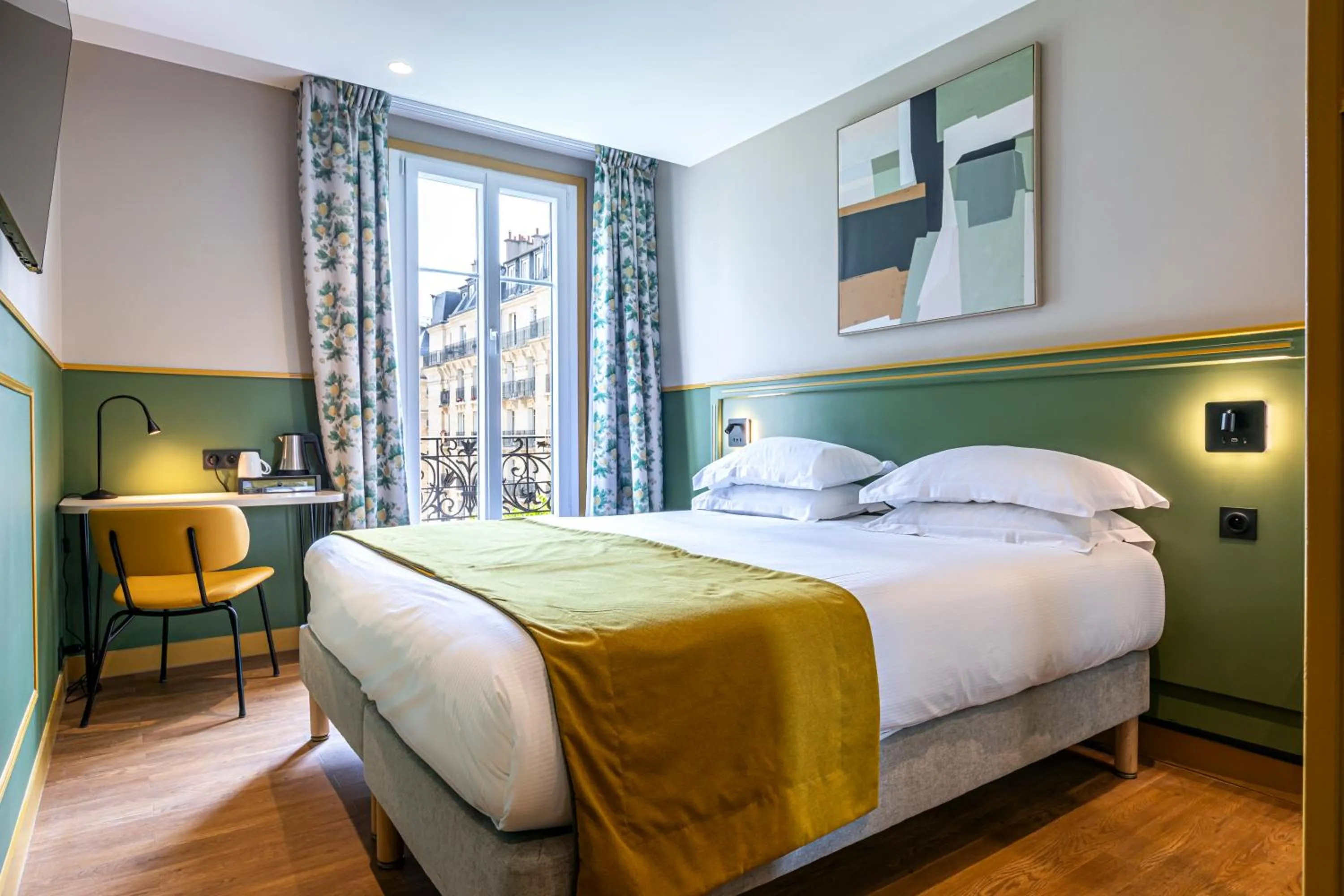 Bedroom, Bed in Hôtel Montcalm