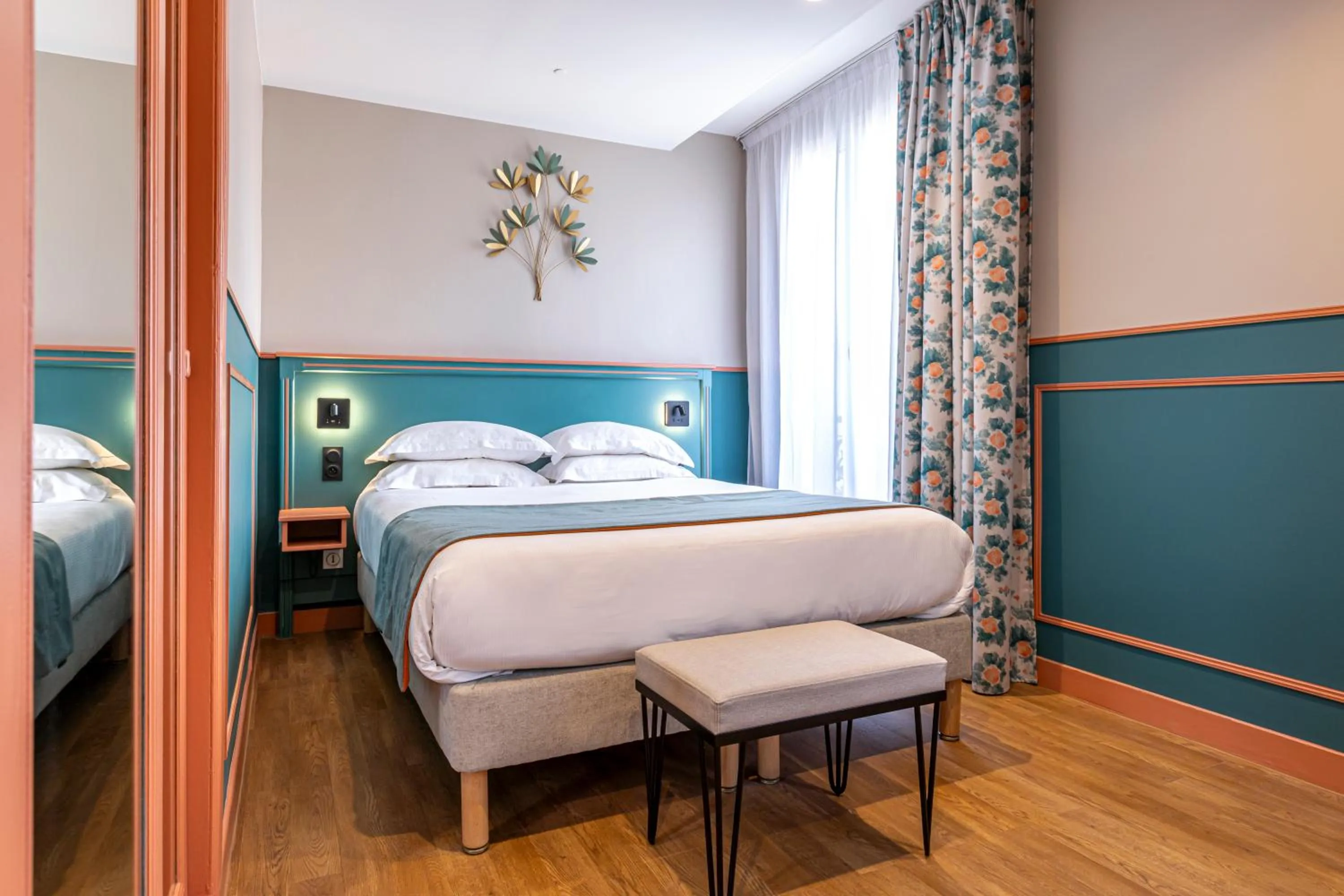 Bedroom, Bed in Hôtel Montcalm