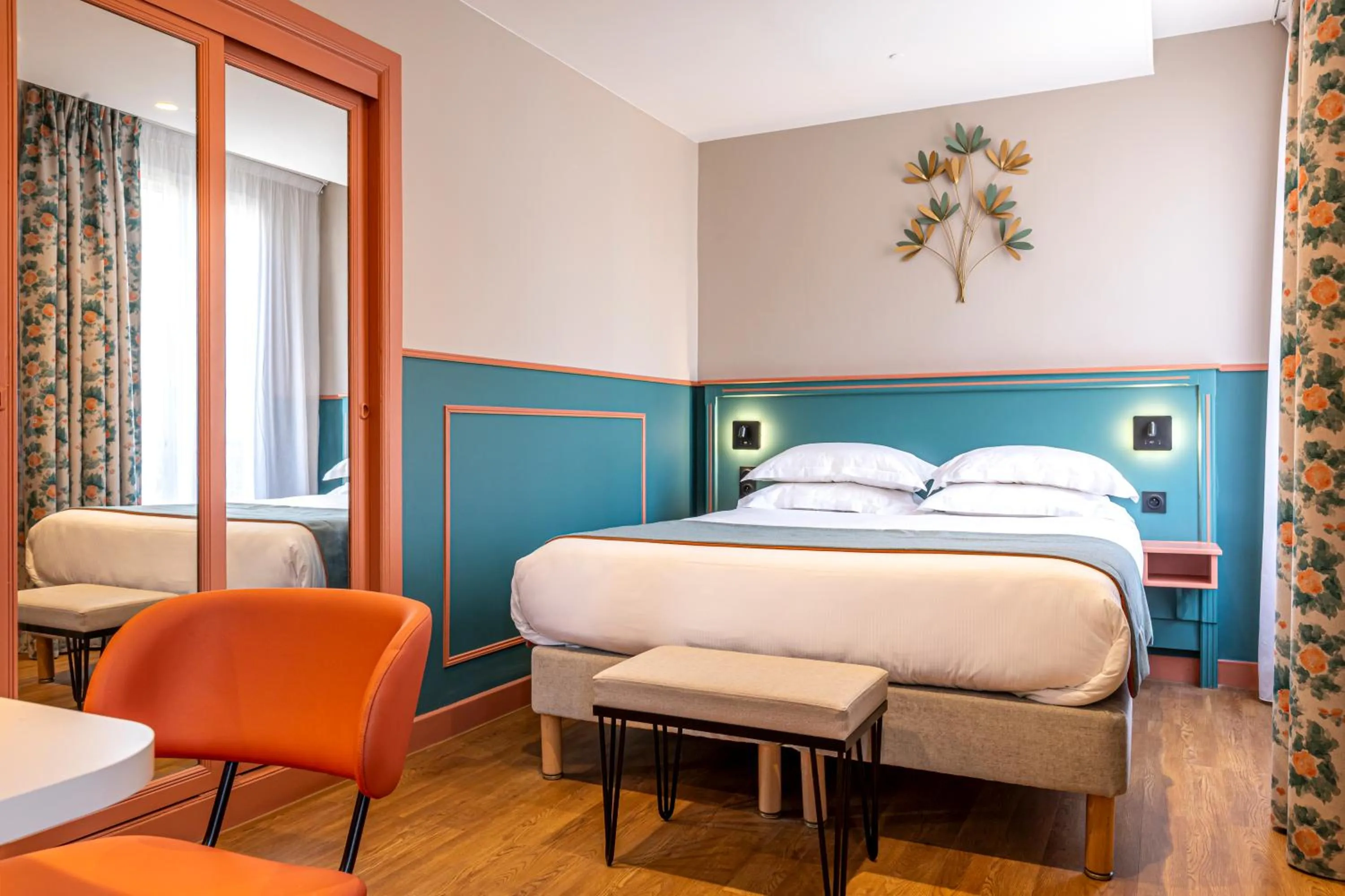 Bedroom, Bed in Hôtel Montcalm