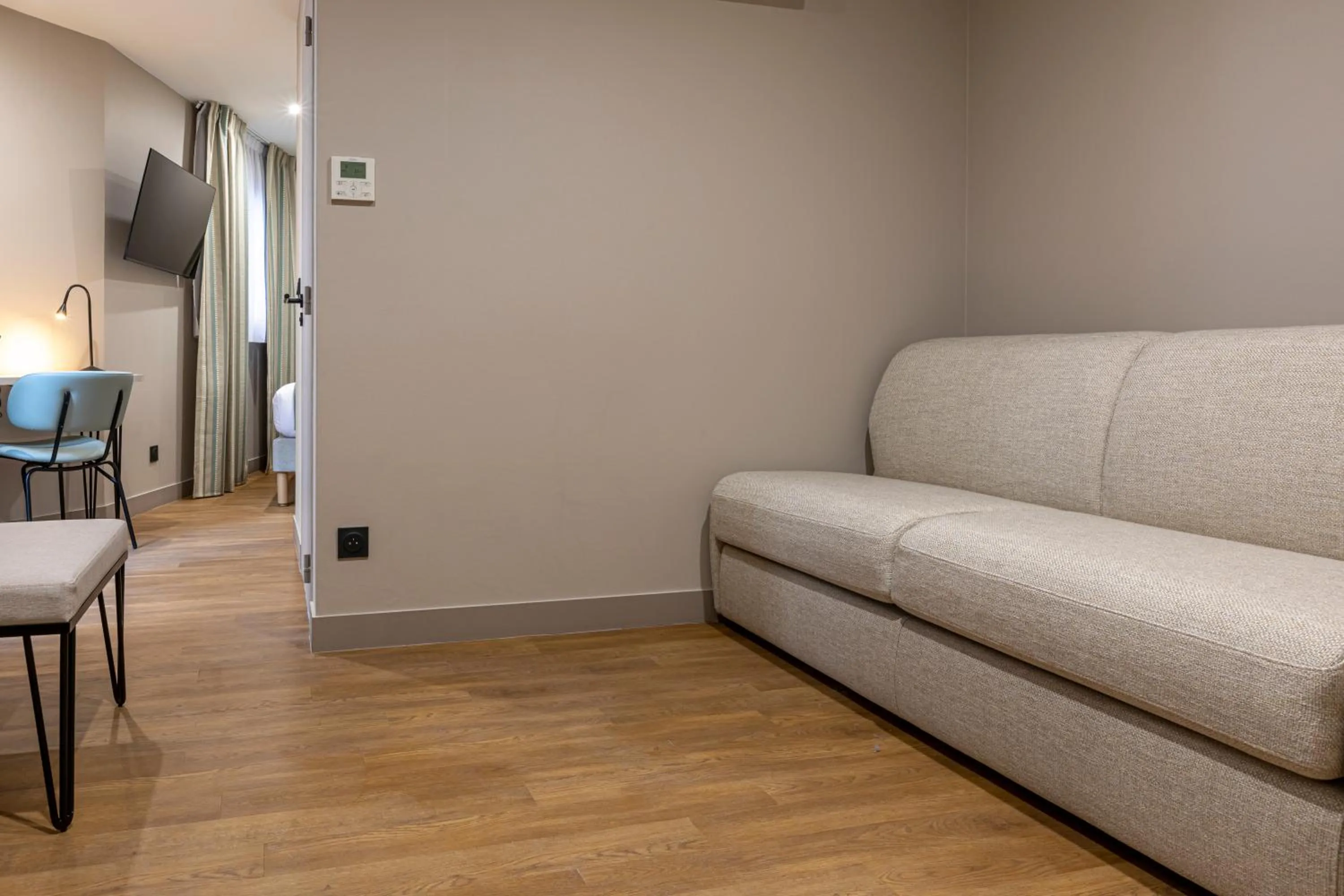 Bedroom in Hôtel Montcalm