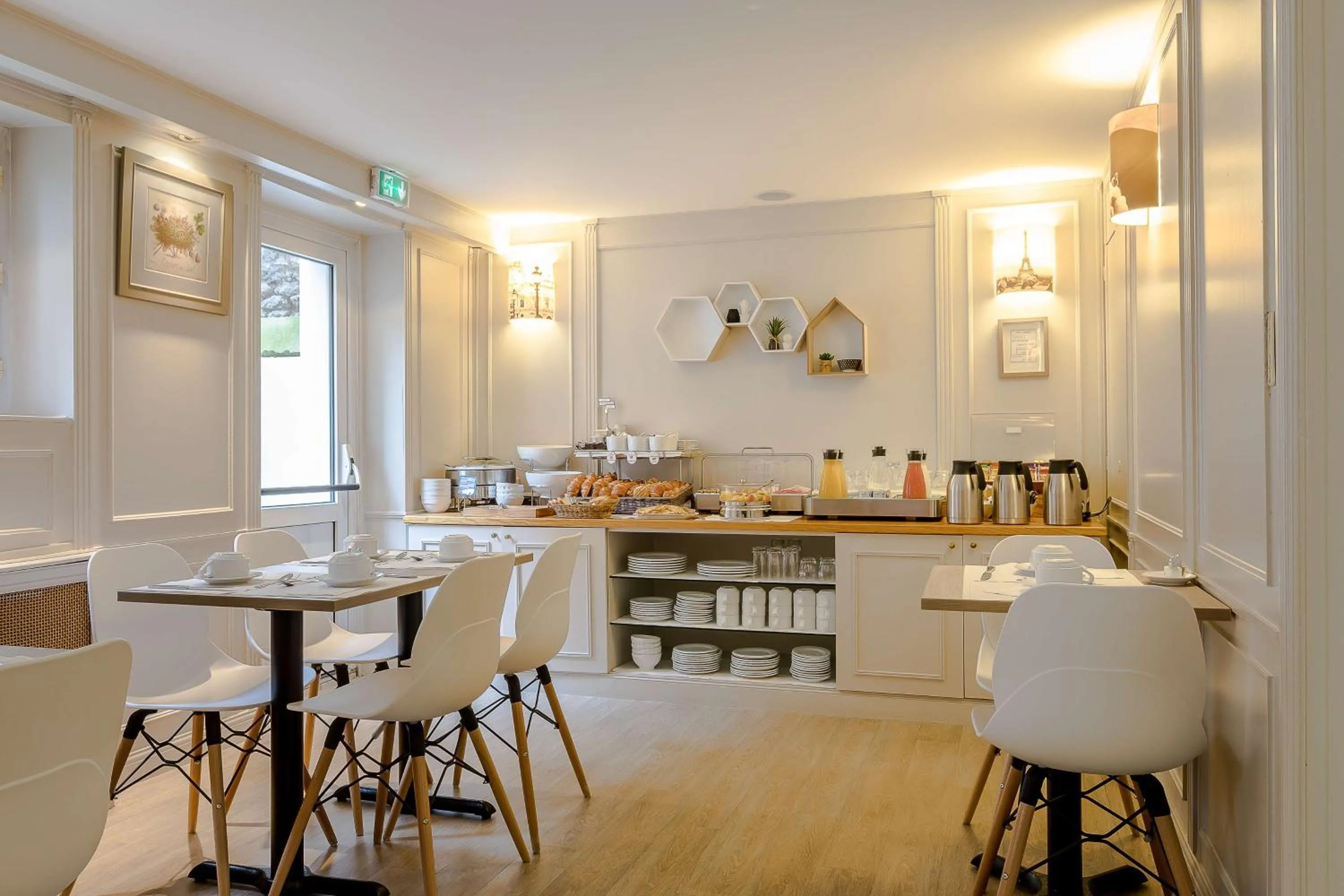 Restaurant/places to eat in Hôtel Montcalm