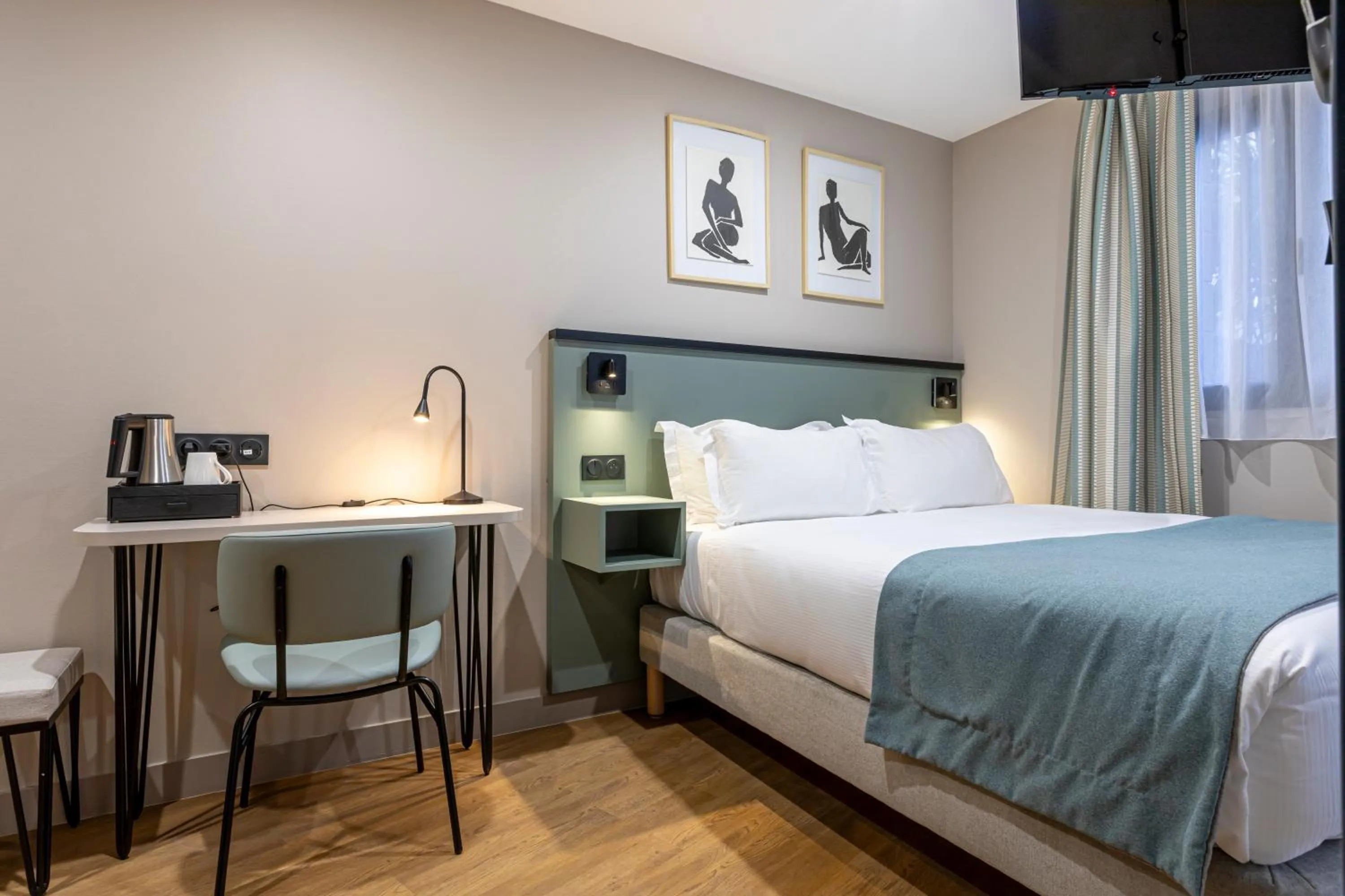 Bedroom, Bed in Hôtel Montcalm