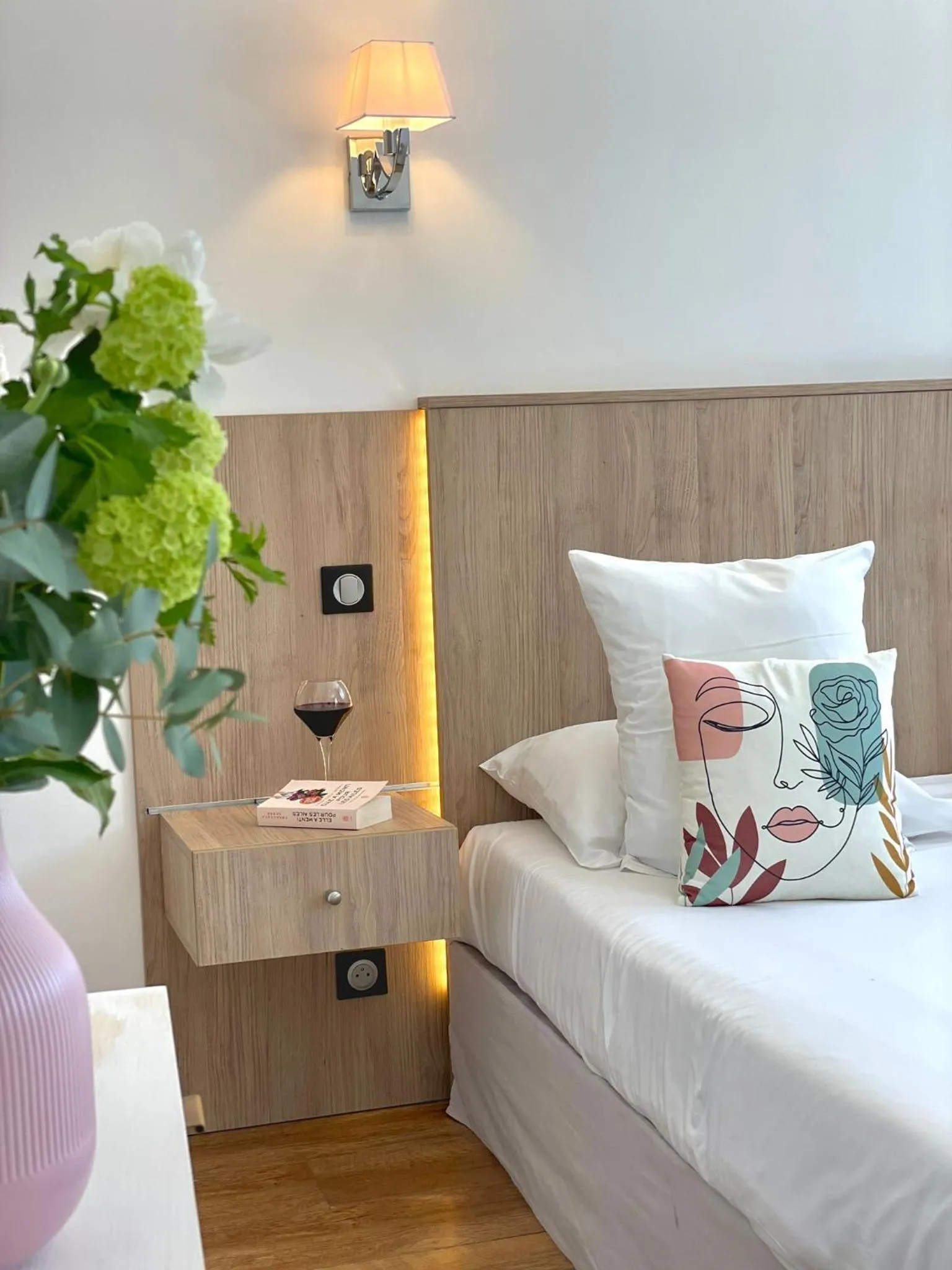 Bed in Hôtel Les Deux Coteaux