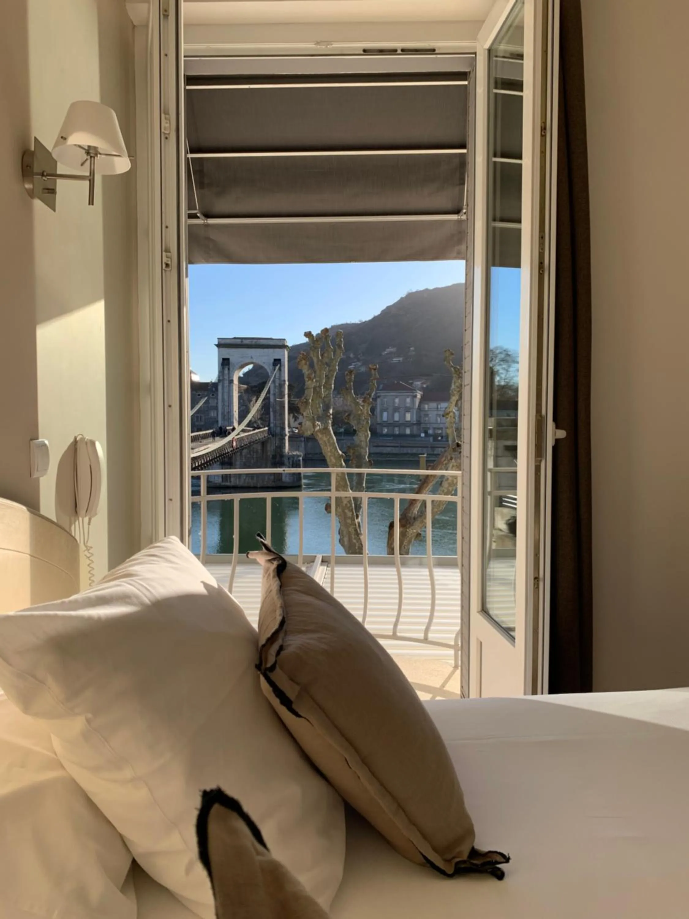 Bed in Hôtel Les Deux Coteaux