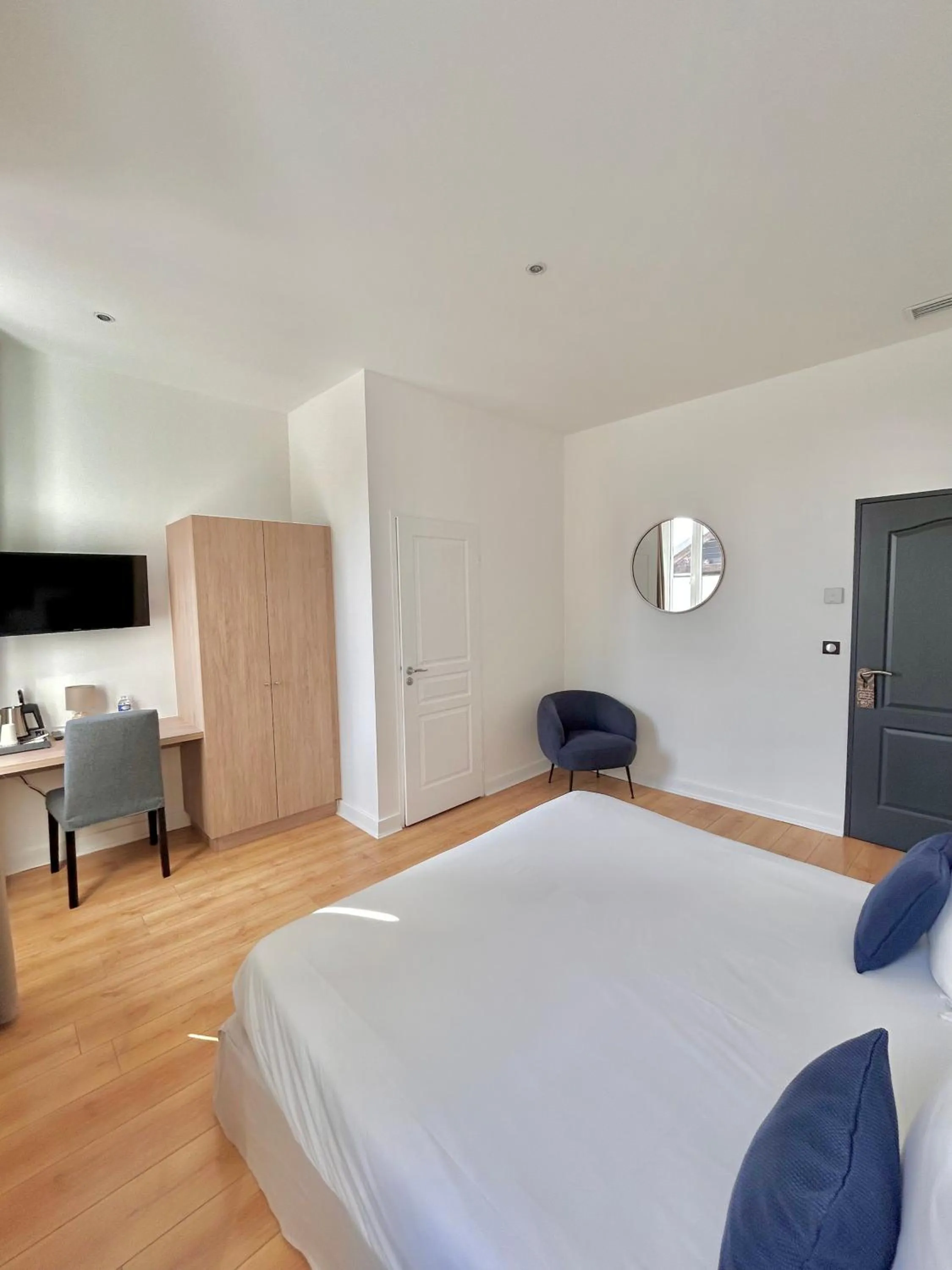 Bed in Hôtel Les Deux Coteaux