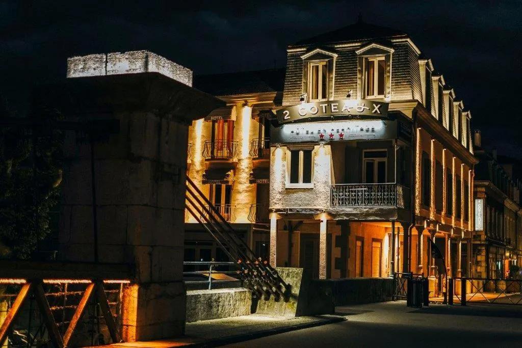 Property building in Hôtel Les Deux Coteaux