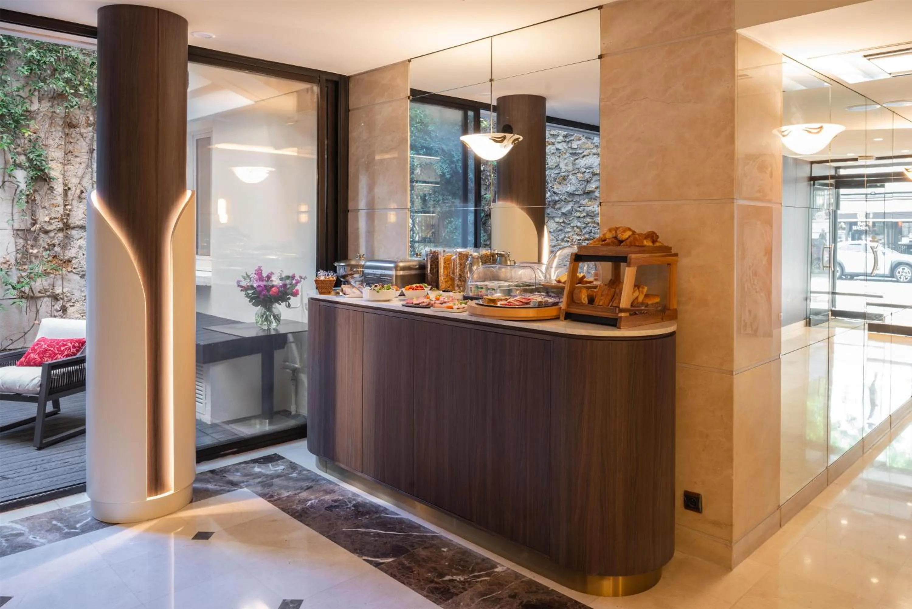 Breakfast in Best Western Au Trocadéro