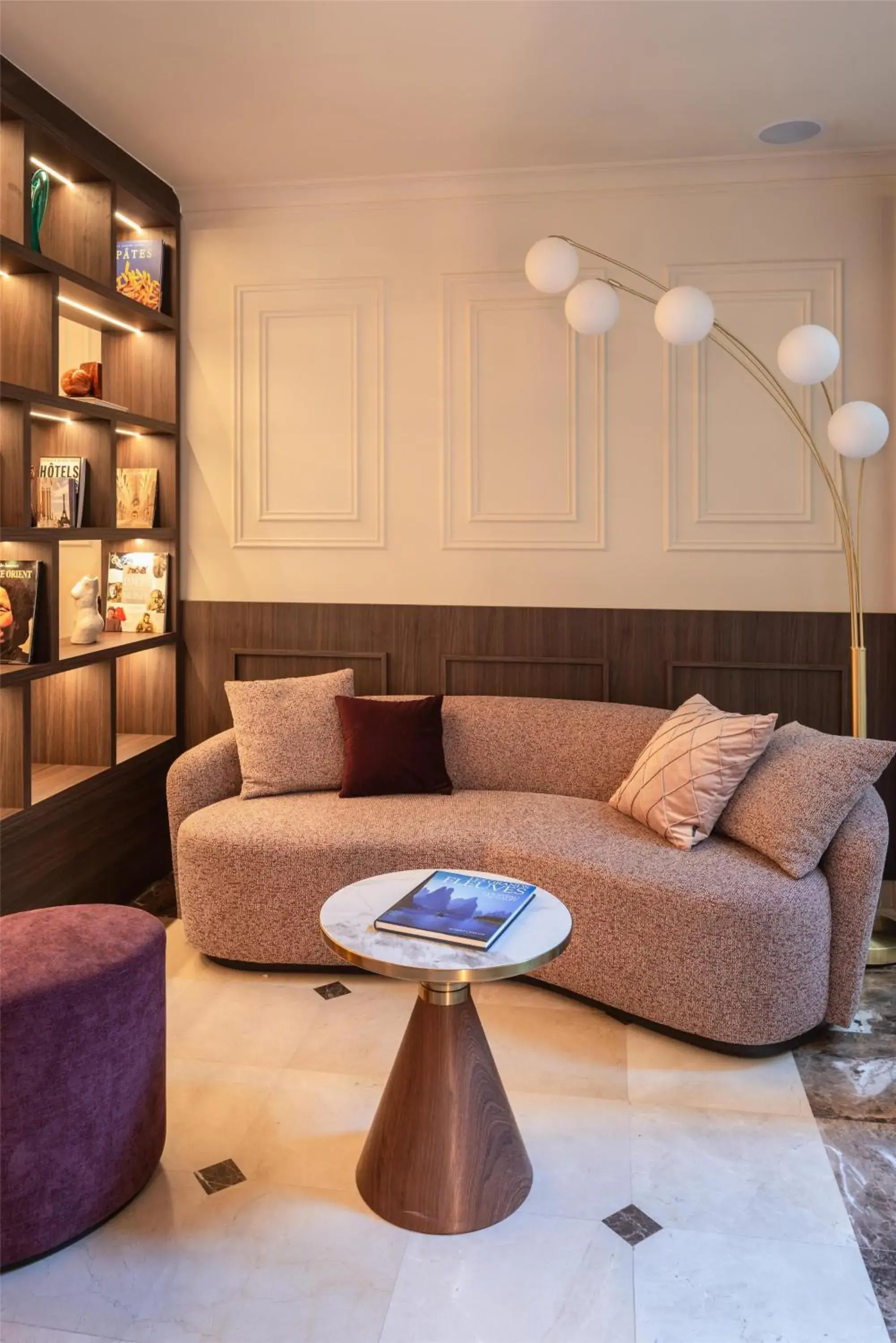 Lounge or bar in Best Western Au Trocadéro Lounge or bar in Best Western Au Trocadéro