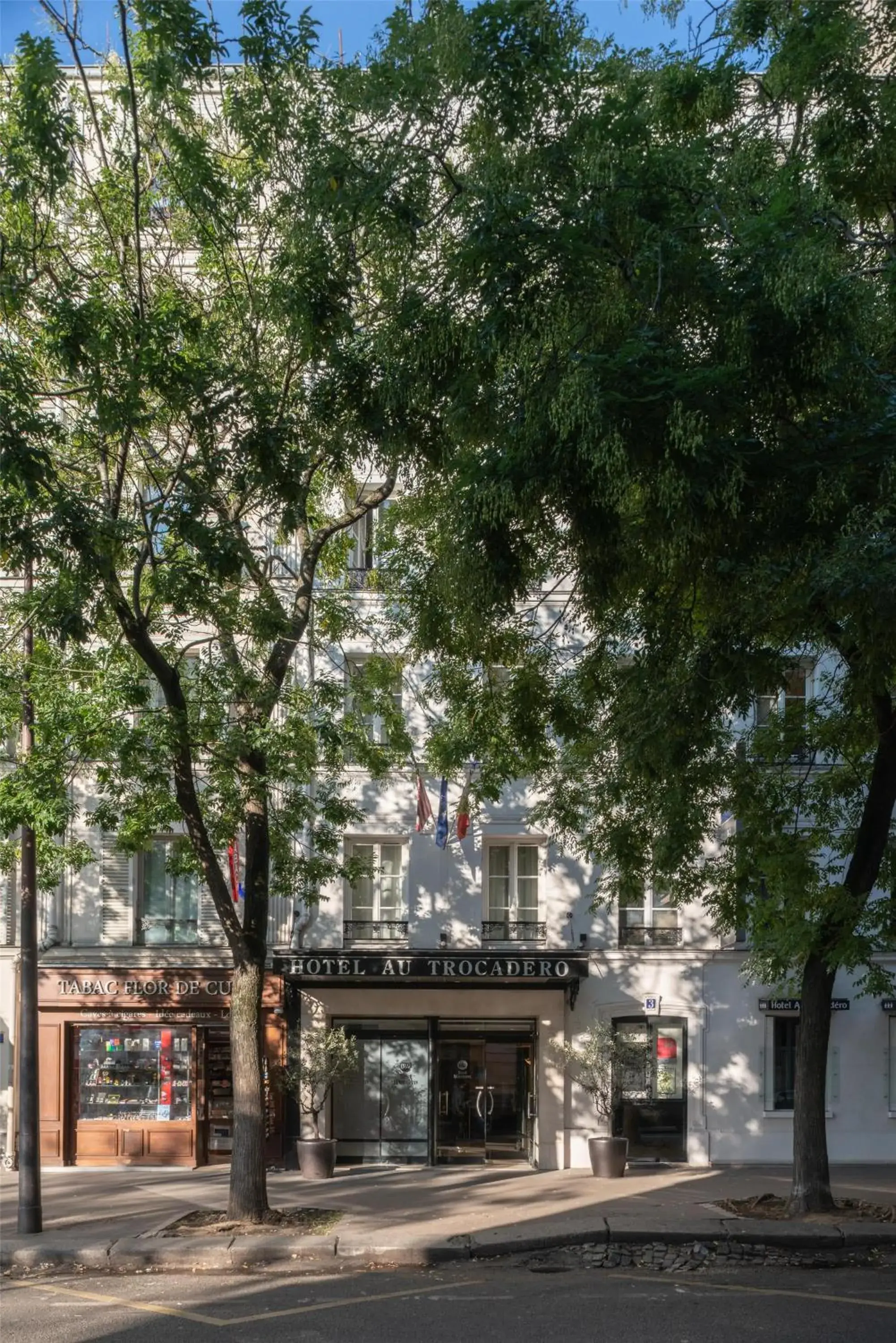 Property building in Best Western Au Trocadéro Property building in Best Western Au Trocadéro