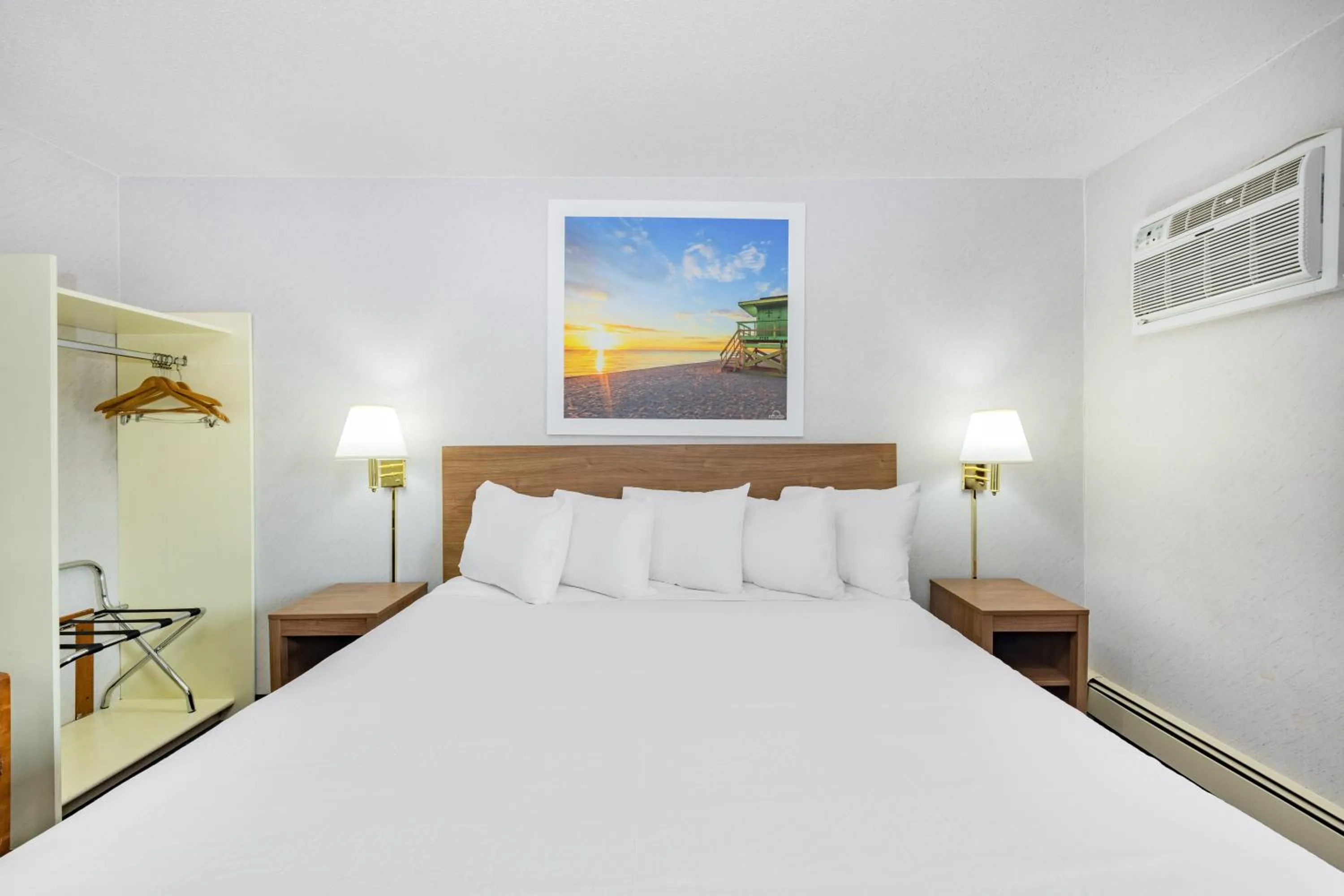 Bed in Days Inn by Wyndham Monticello