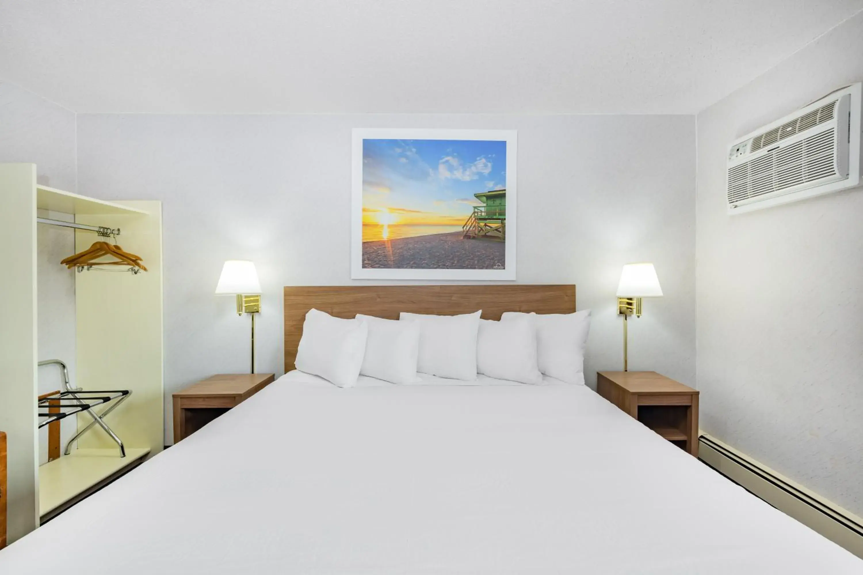 Bed in Days Inn by Wyndham Monticello Bed in Days Inn by Wyndham Monticello