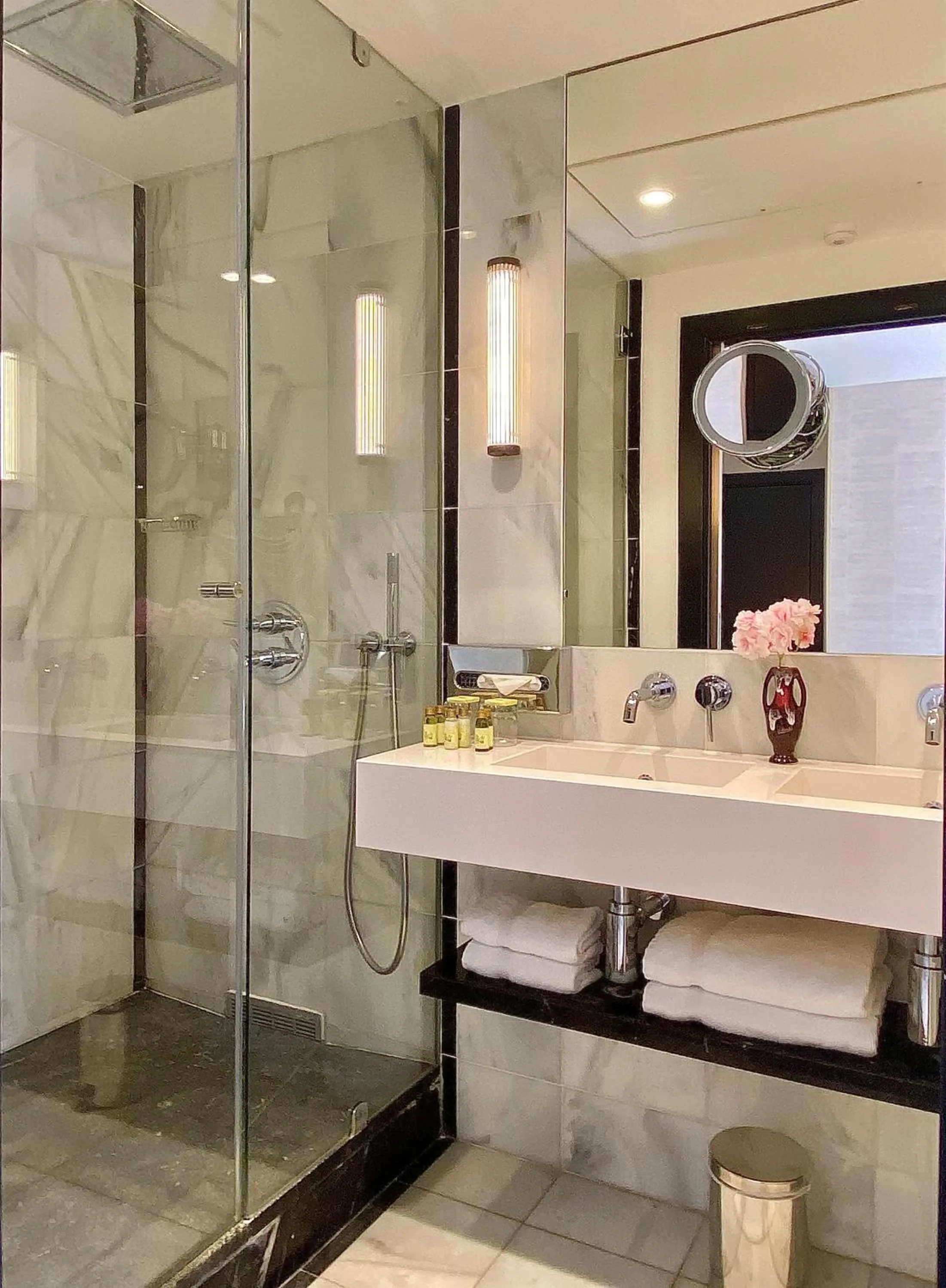 Bathroom in Hôtel Cannes Centre Univers