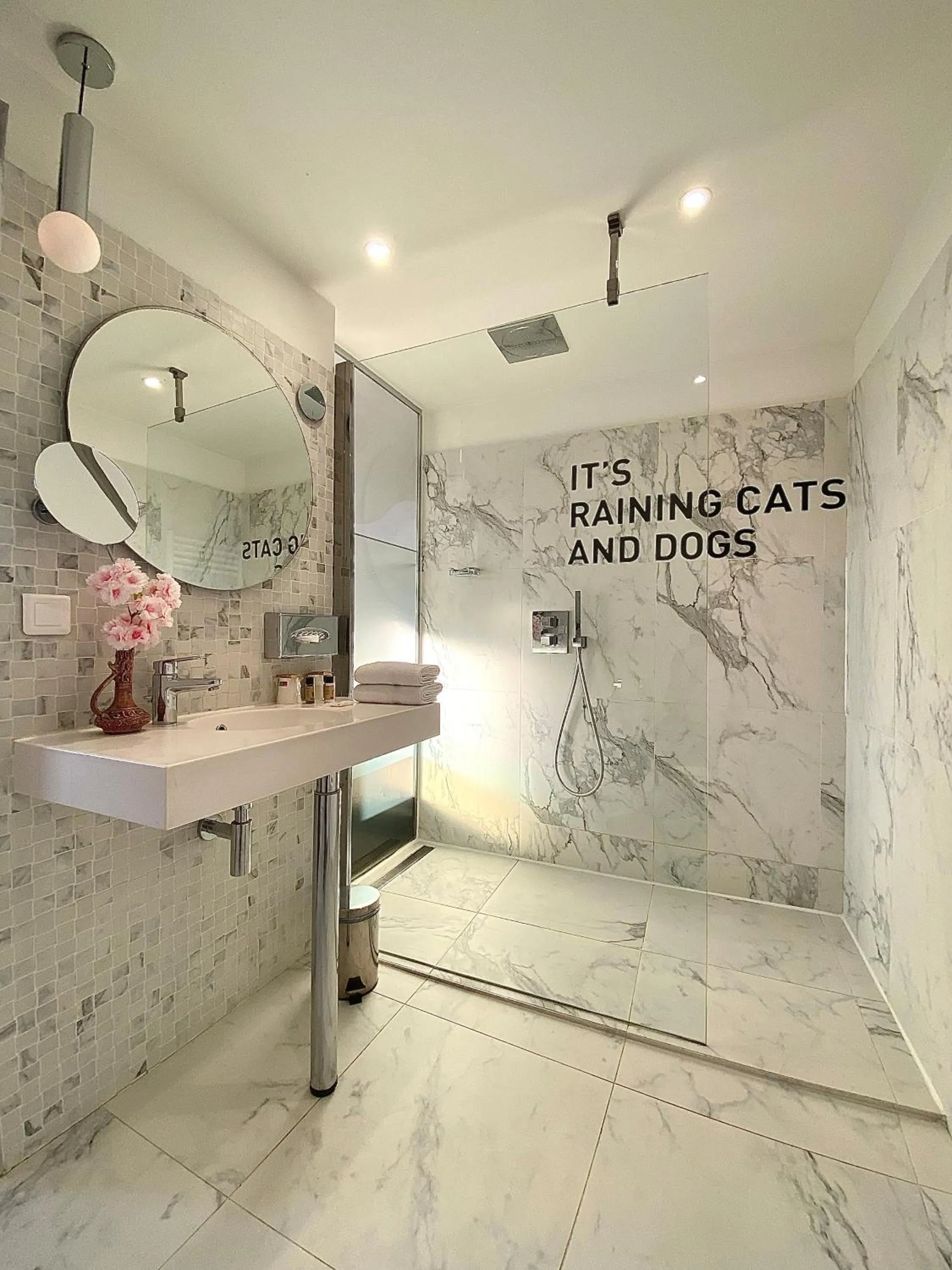 Property building in Hôtel Cannes Centre Univers