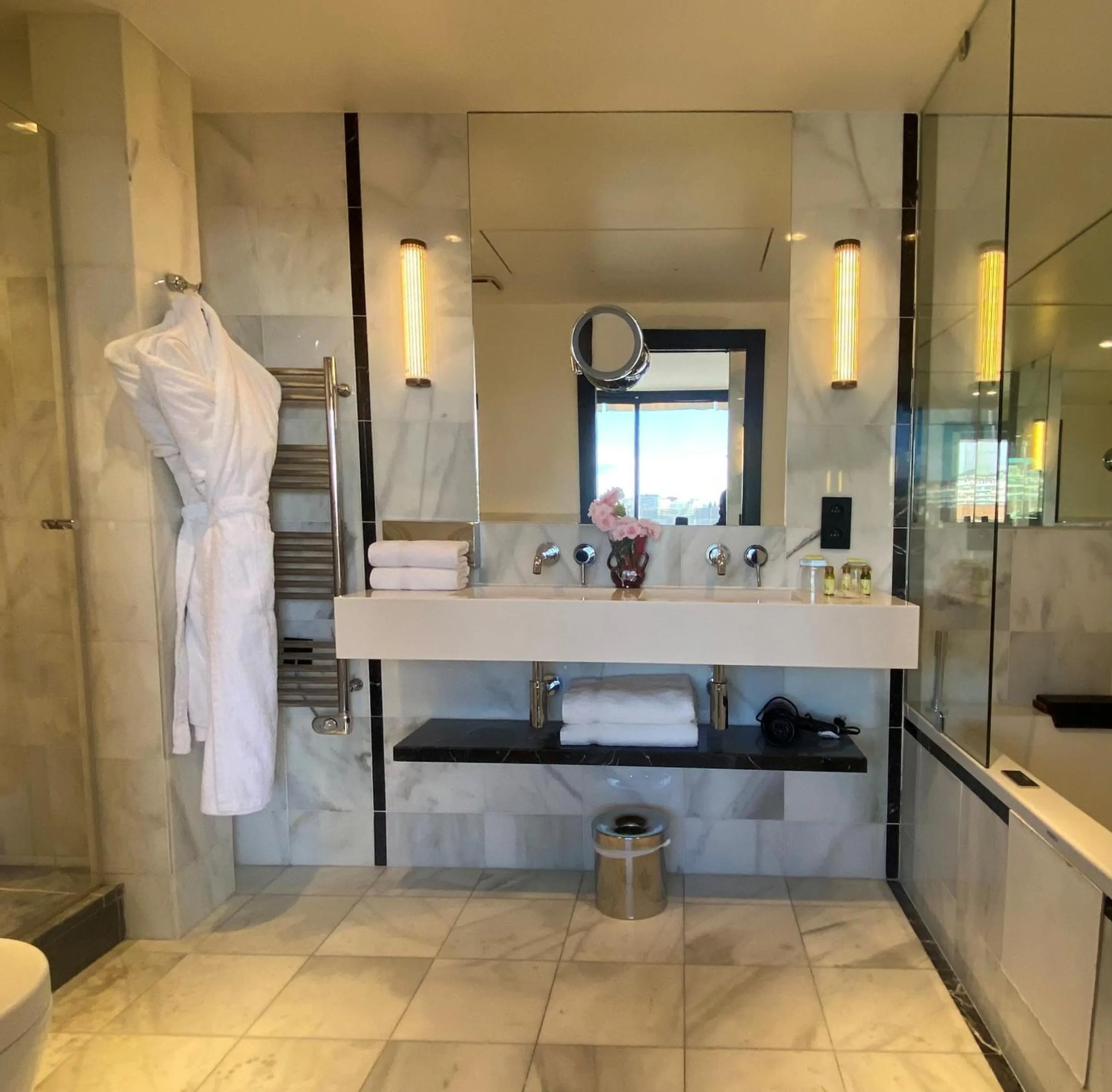 Property building in Hôtel Cannes Centre Univers