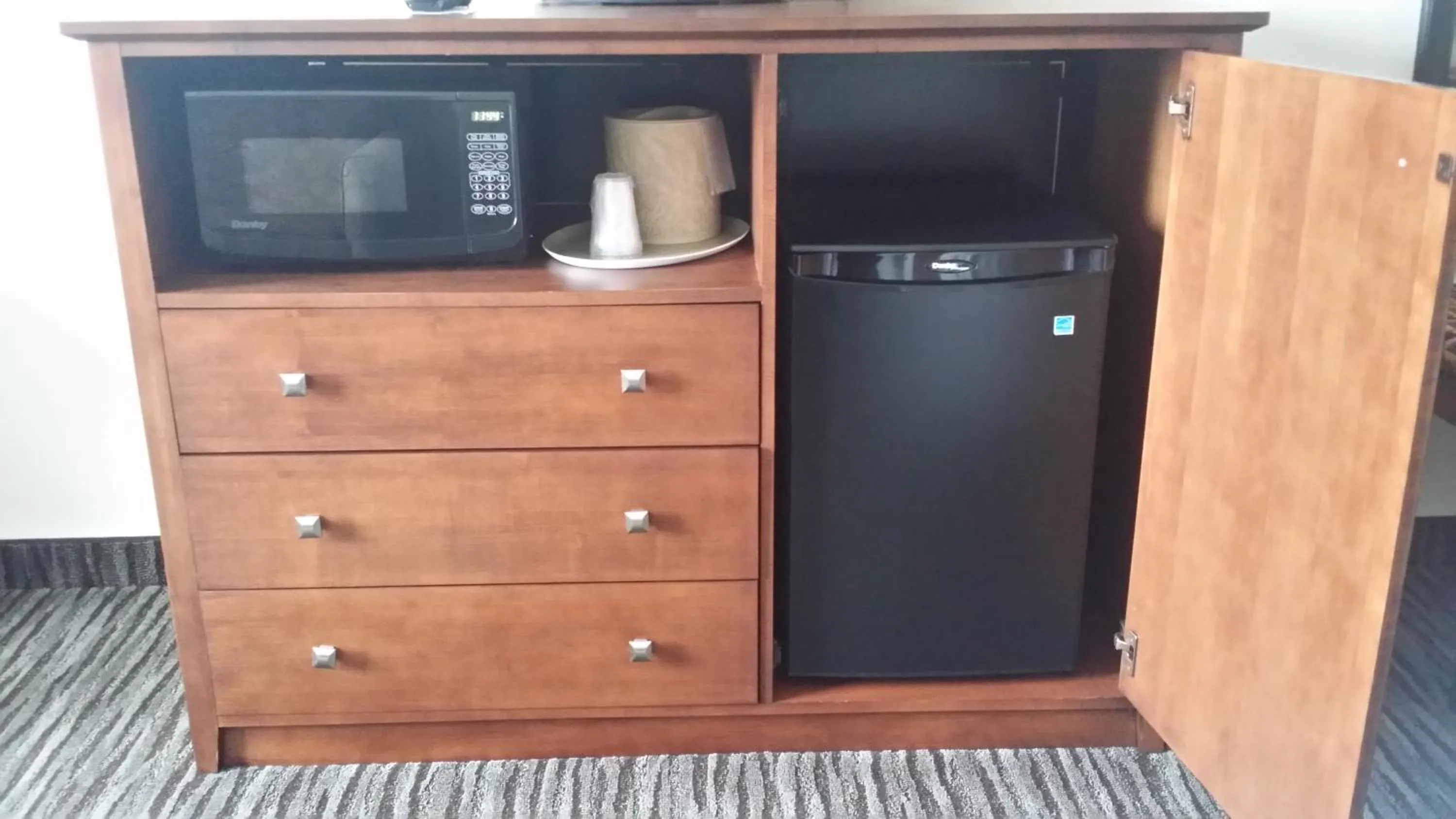 Food in American Inn & Suites