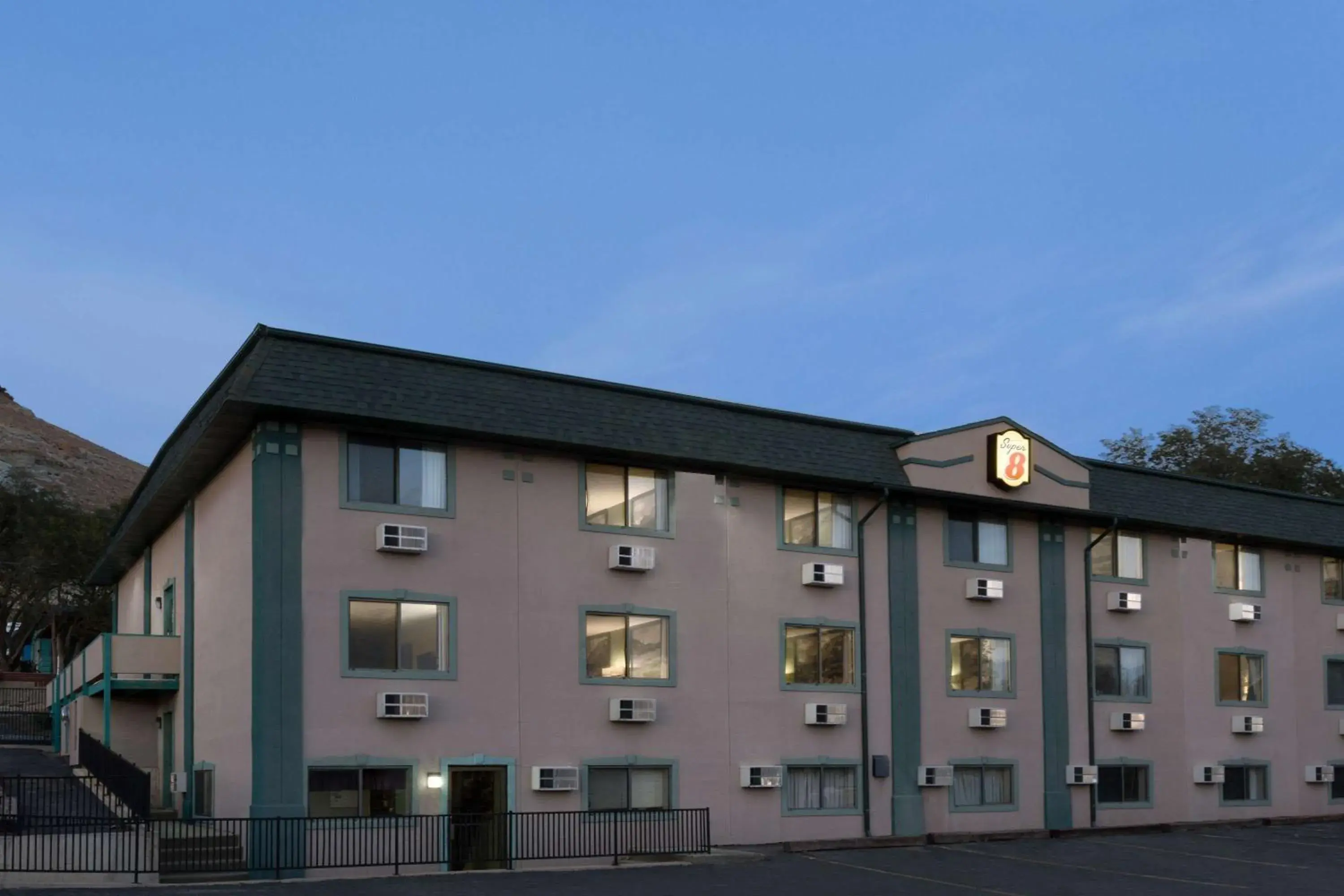 Property building in Super 8 by Wyndham Green River Property building in Super 8 by Wyndham Green River