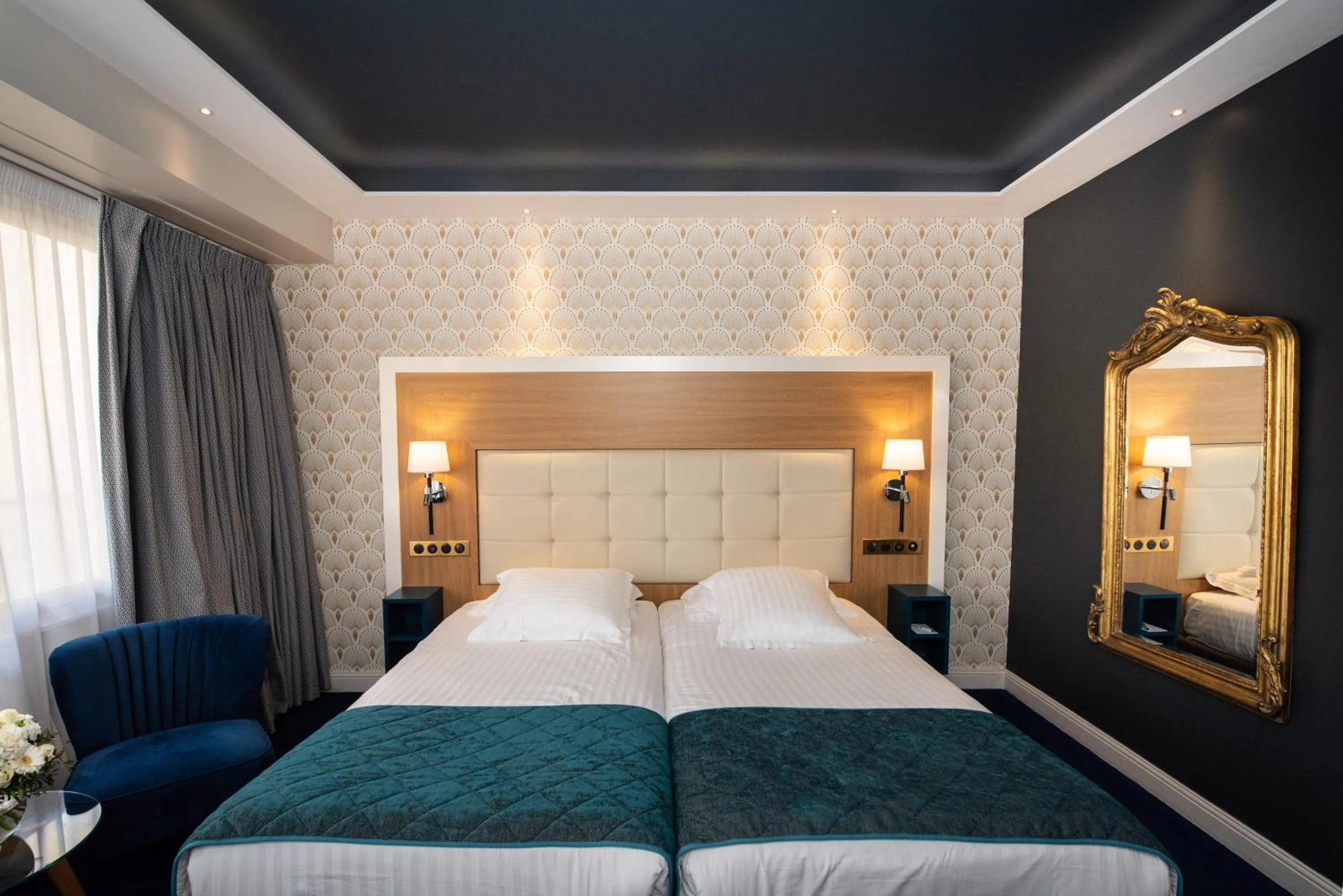 Bed in Splendid Hotel & Spa Nice