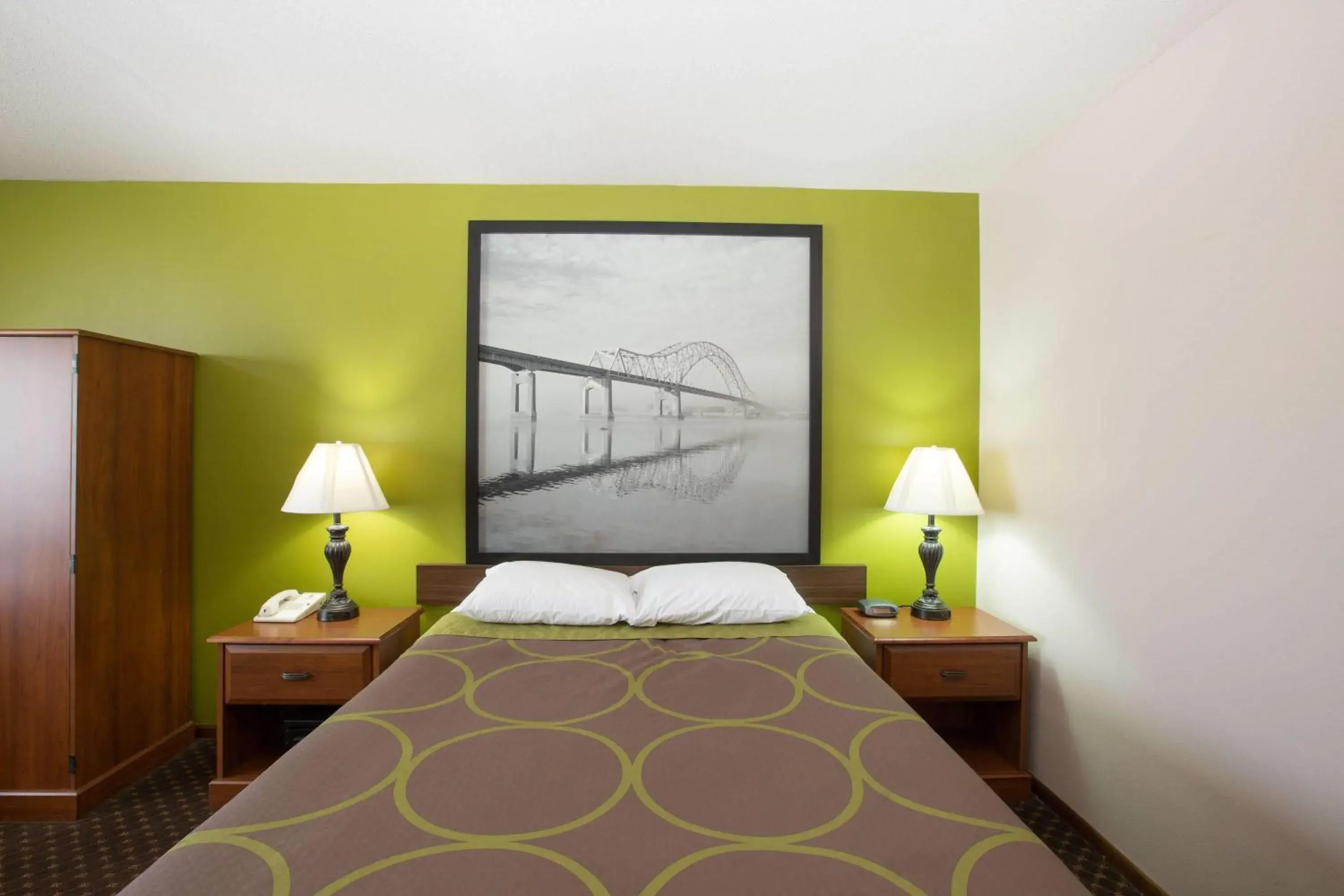 Photo of the whole room, Bed in Super 8 by Wyndham Williams Photo of the whole room, Bed in Super 8 by Wyndham Williams