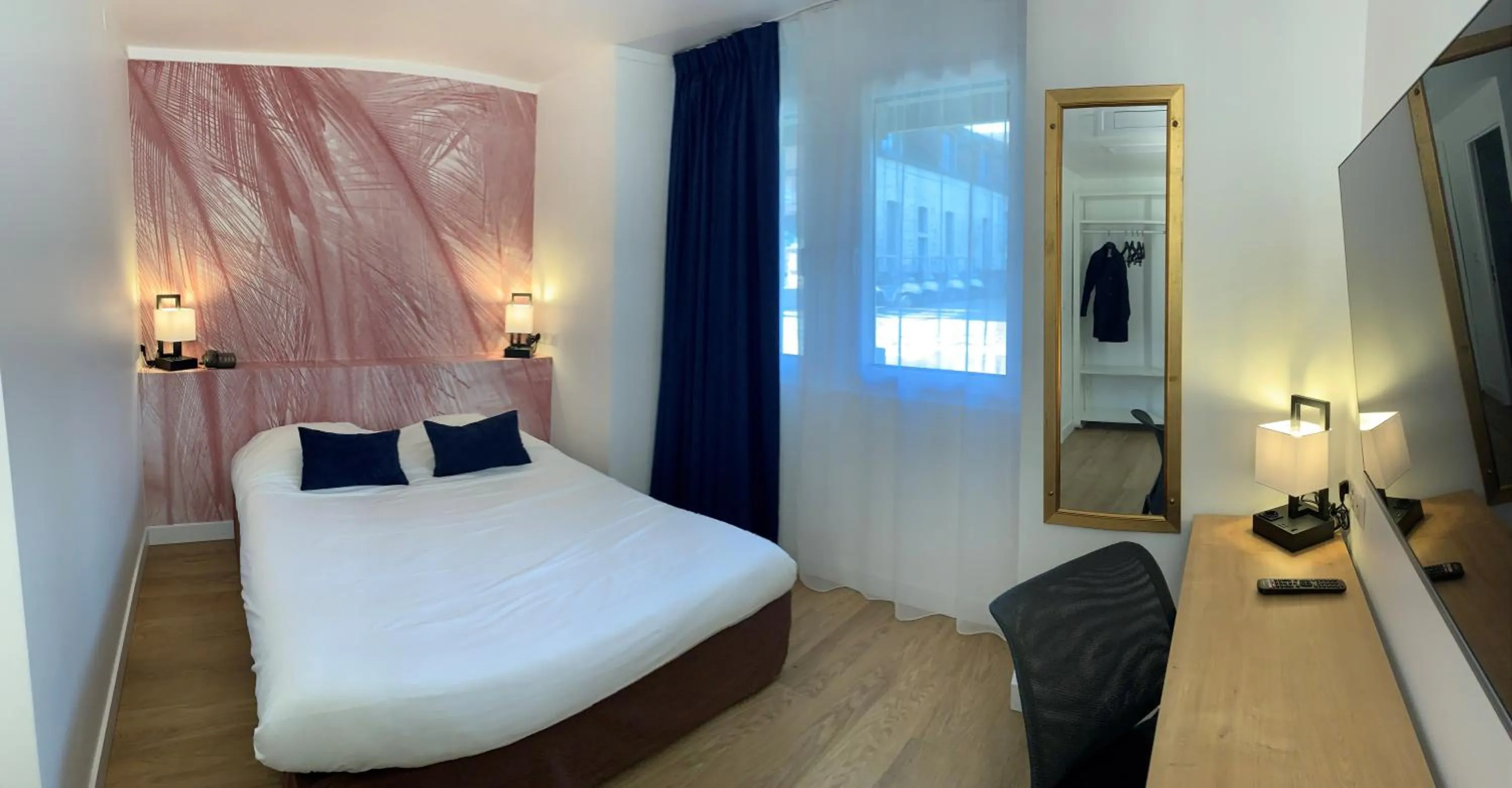 Bedroom, Bed in Hotel Abbaye du Golf de Lésigny