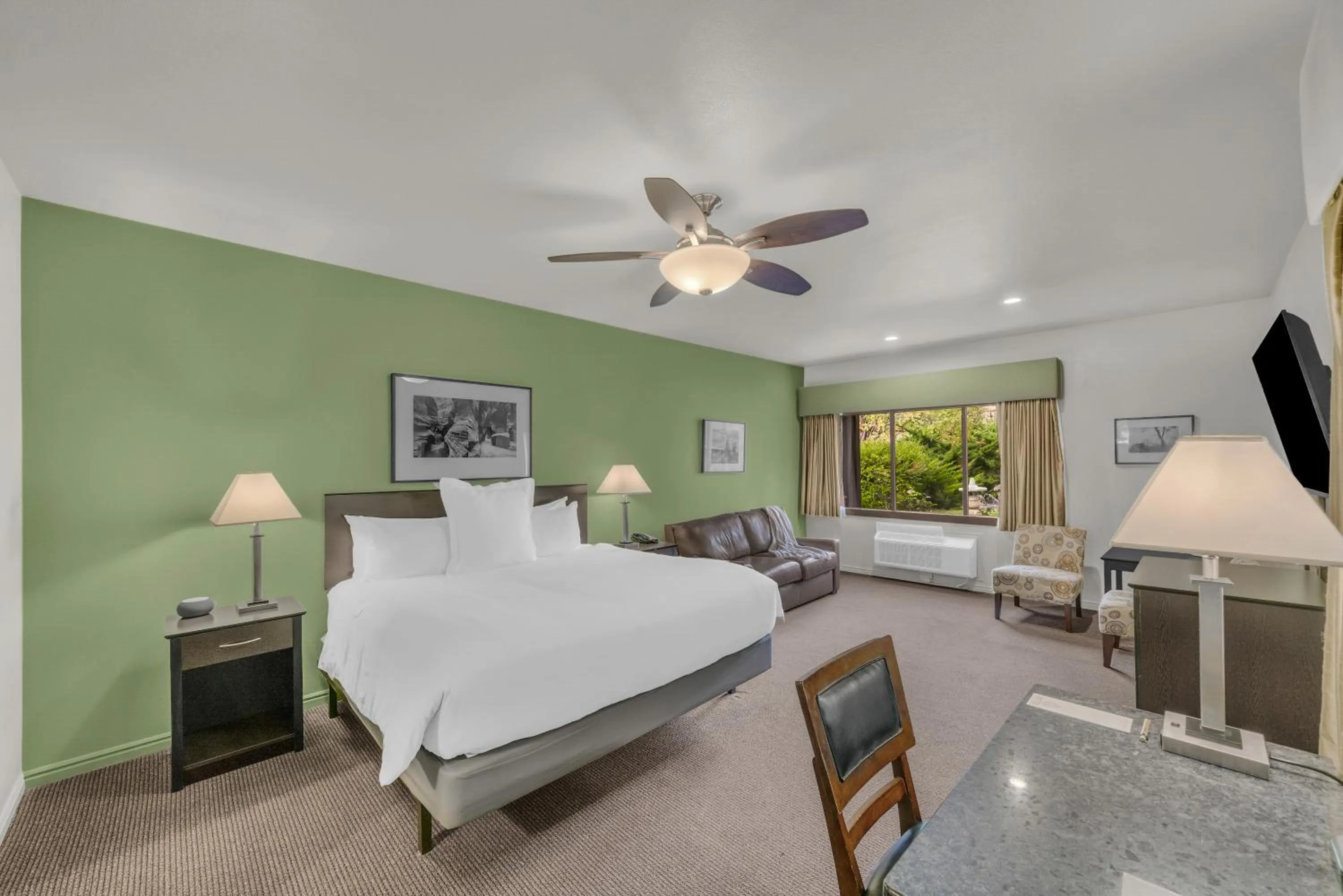 Bedroom, Bed in Flanigan`s Resort and Spa