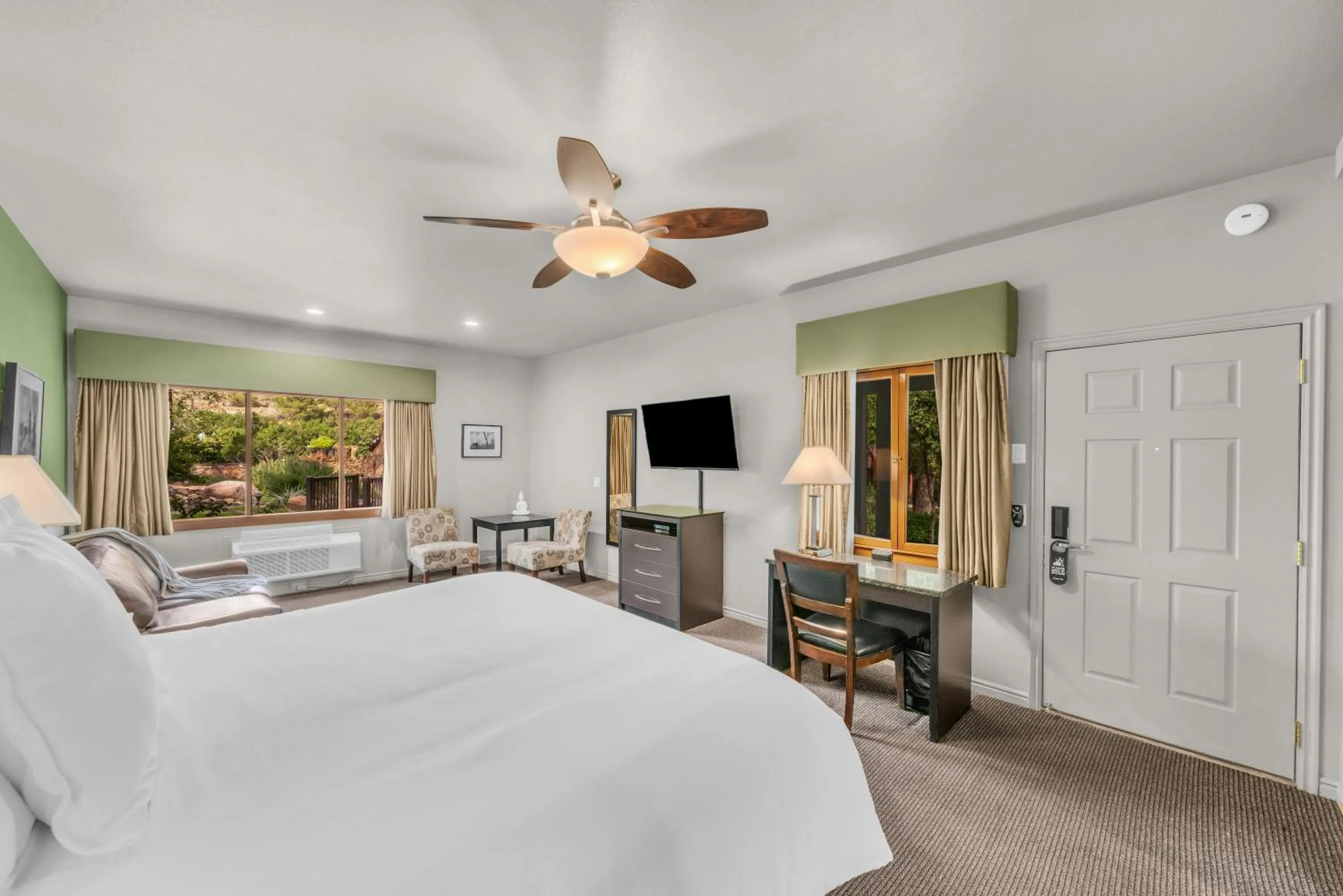 Bedroom, Bed in Flanigan`s Resort and Spa