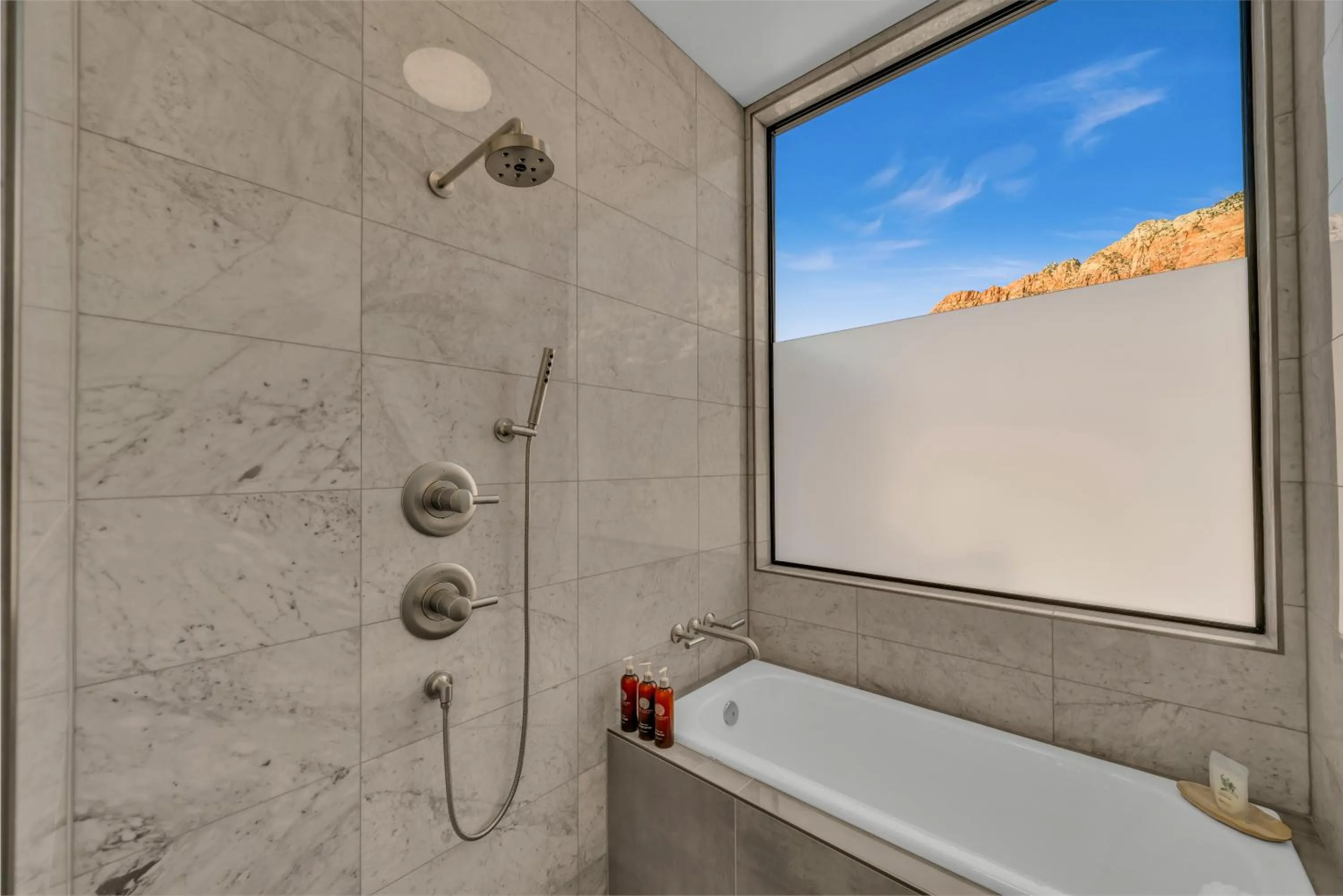 Shower in Flanigan`s Resort and Spa