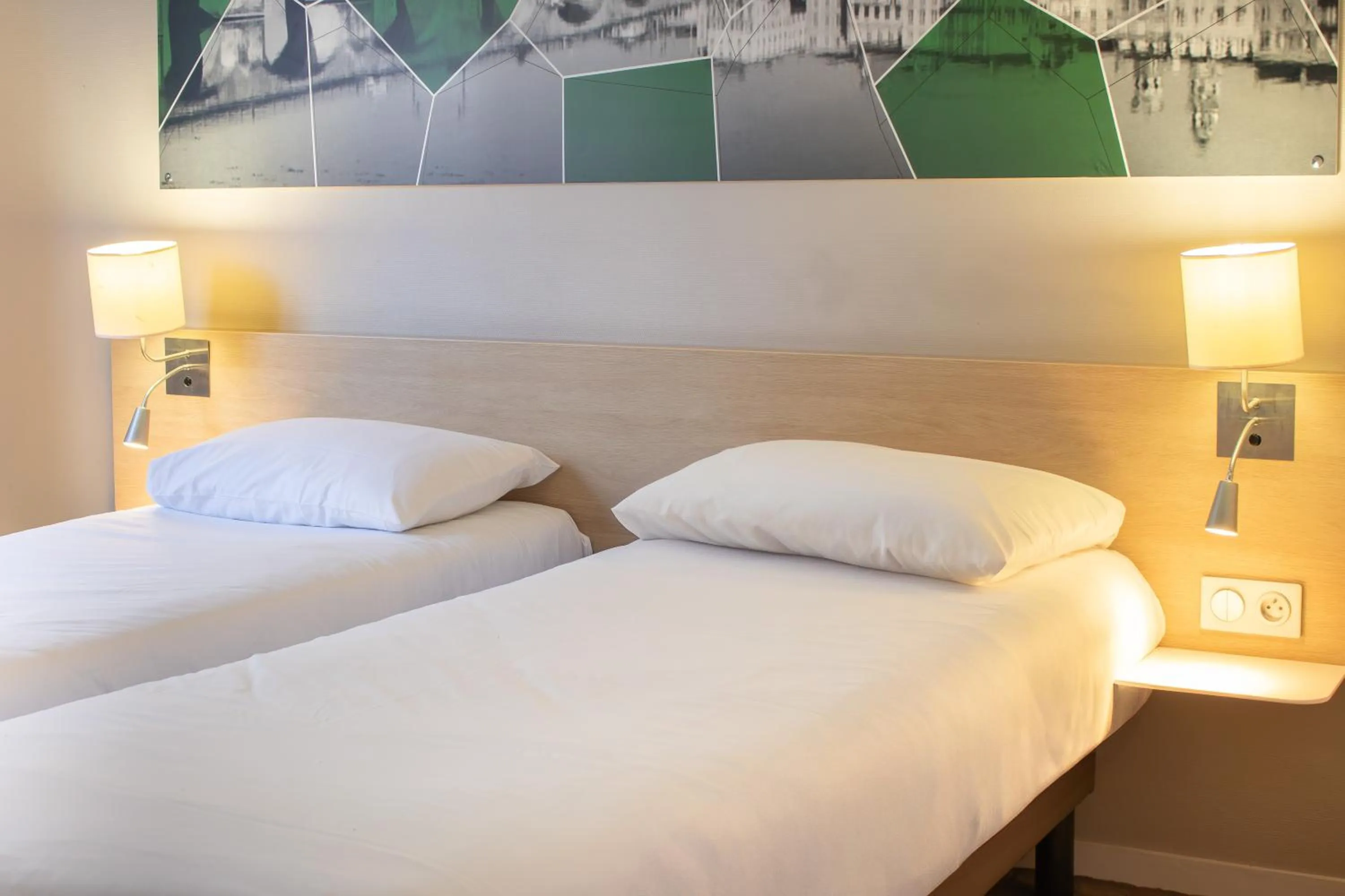 Bedroom, Bed in Brit Hotel Mâcon Centre Gare