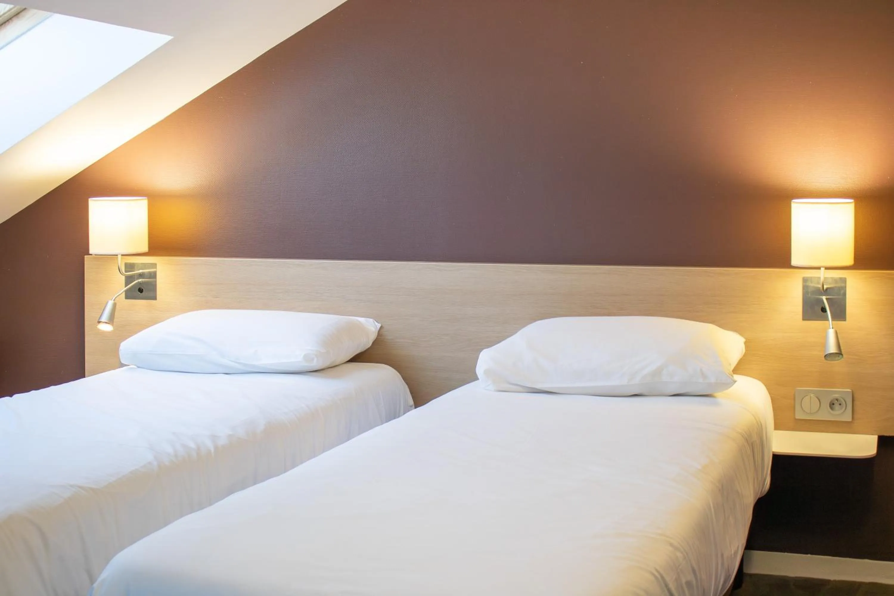 Bedroom, Bed in Brit Hotel Mâcon Centre Gare